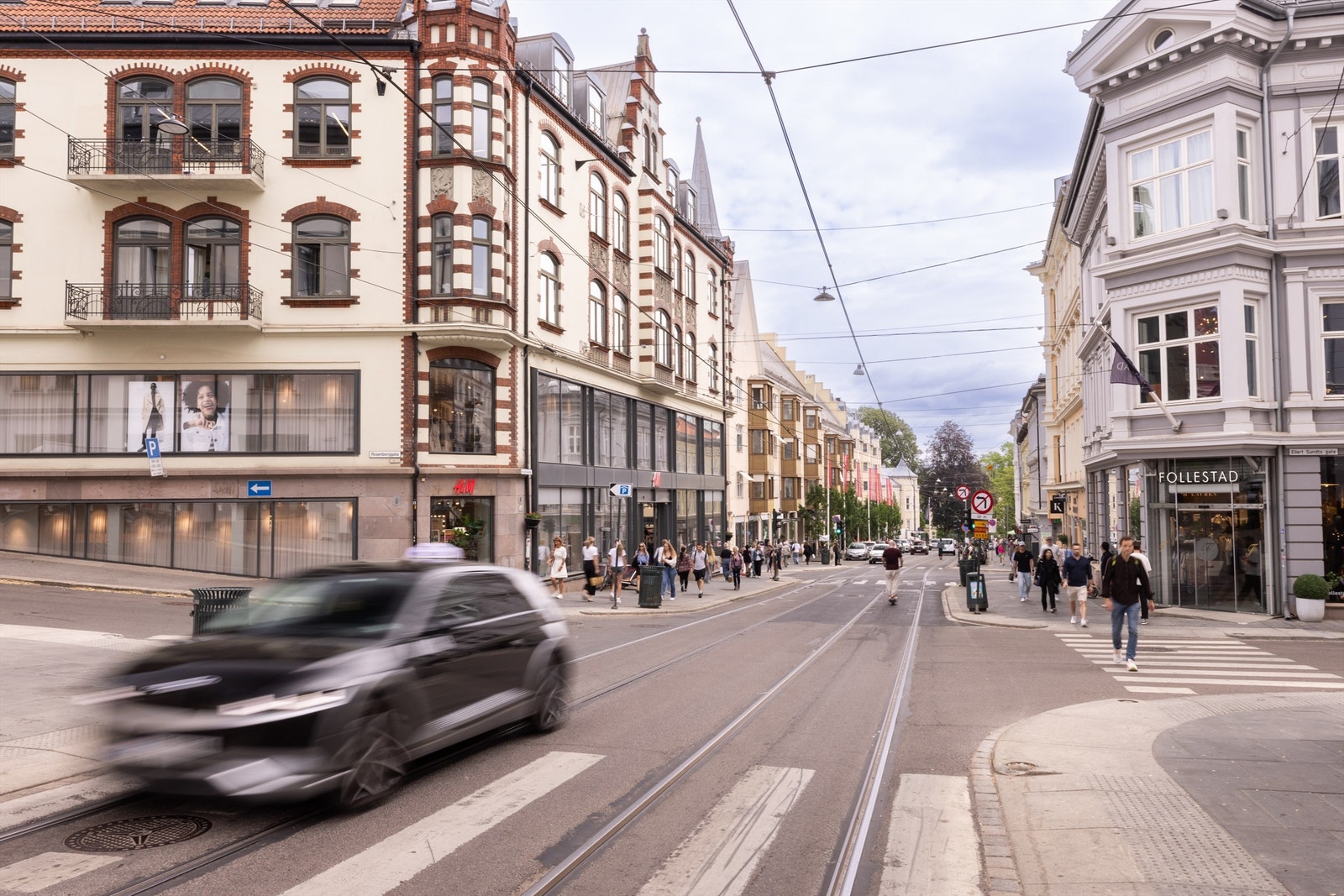 Kort vei til Majorstuen og Bogstadveien med et rikt utvalg av butikker, kaféer og servicetilbud. Galleribilde
