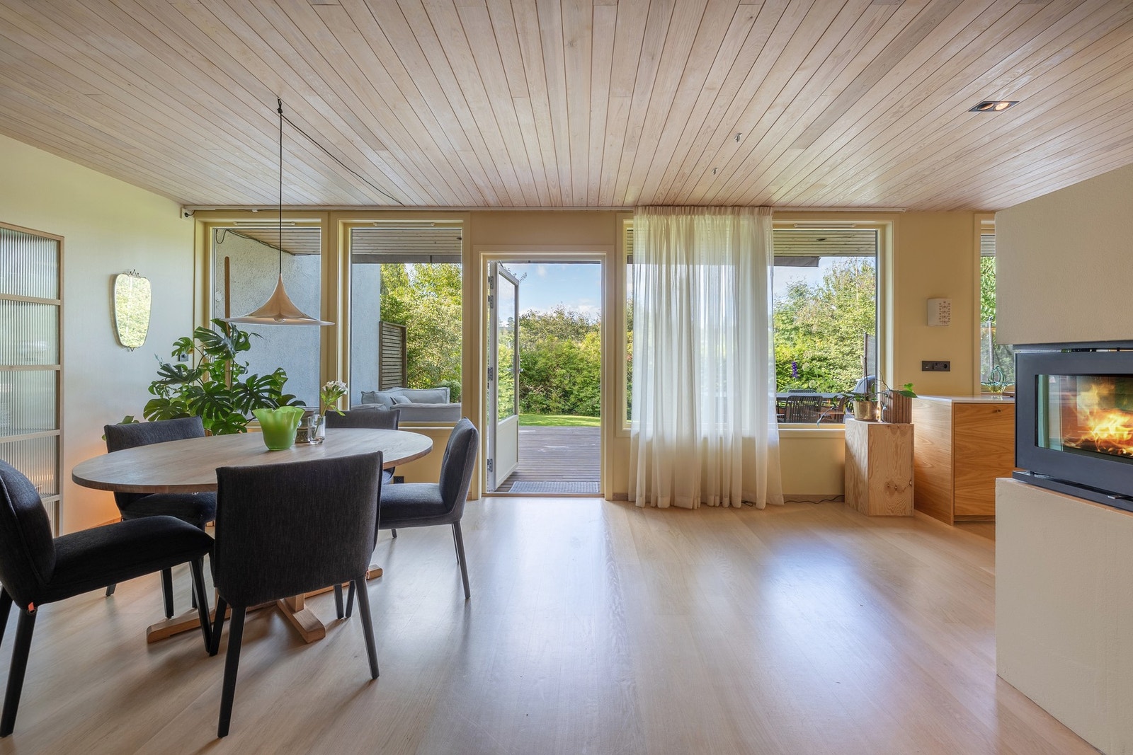 Boligen ble totalrenovert i 2016 og har et stilrent design. Galleribilde