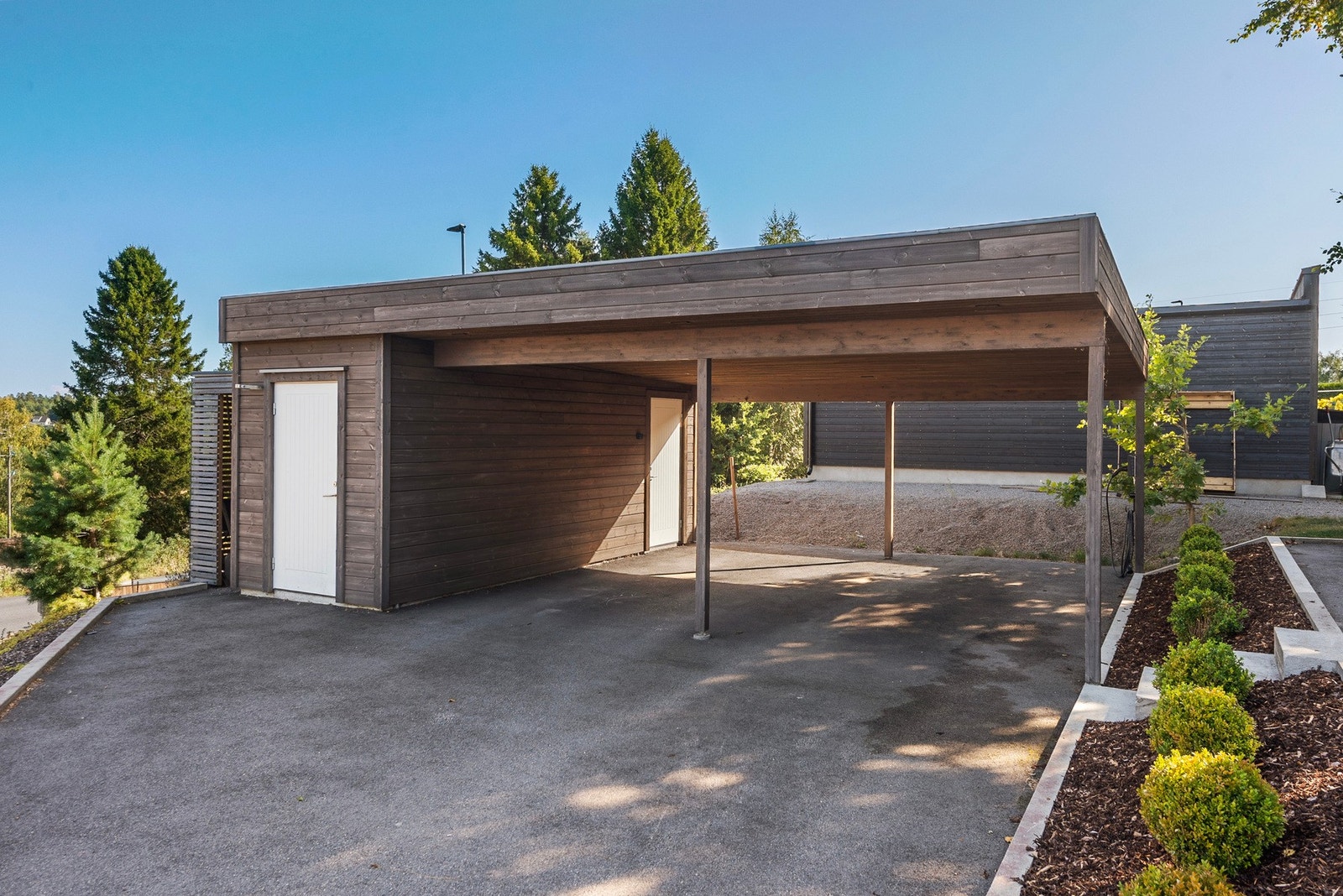 1 carport samt utvendig bod Galleribilde