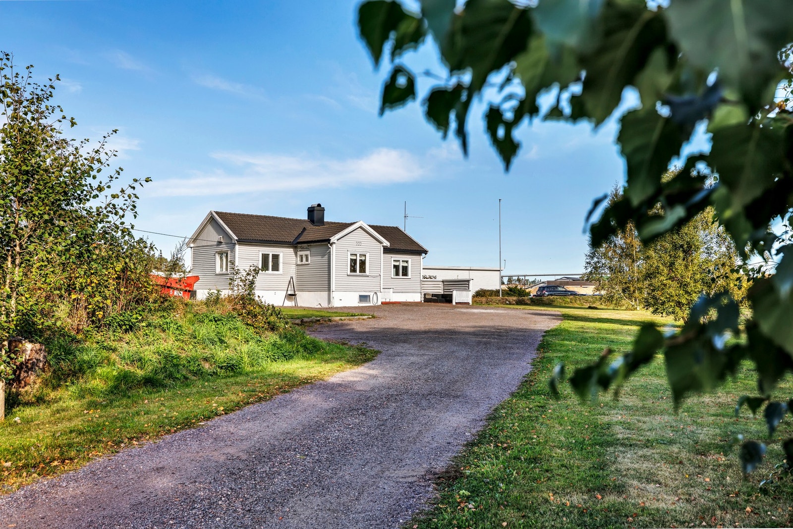 Eneboligen ligger med gode solforhold. Galleribilde