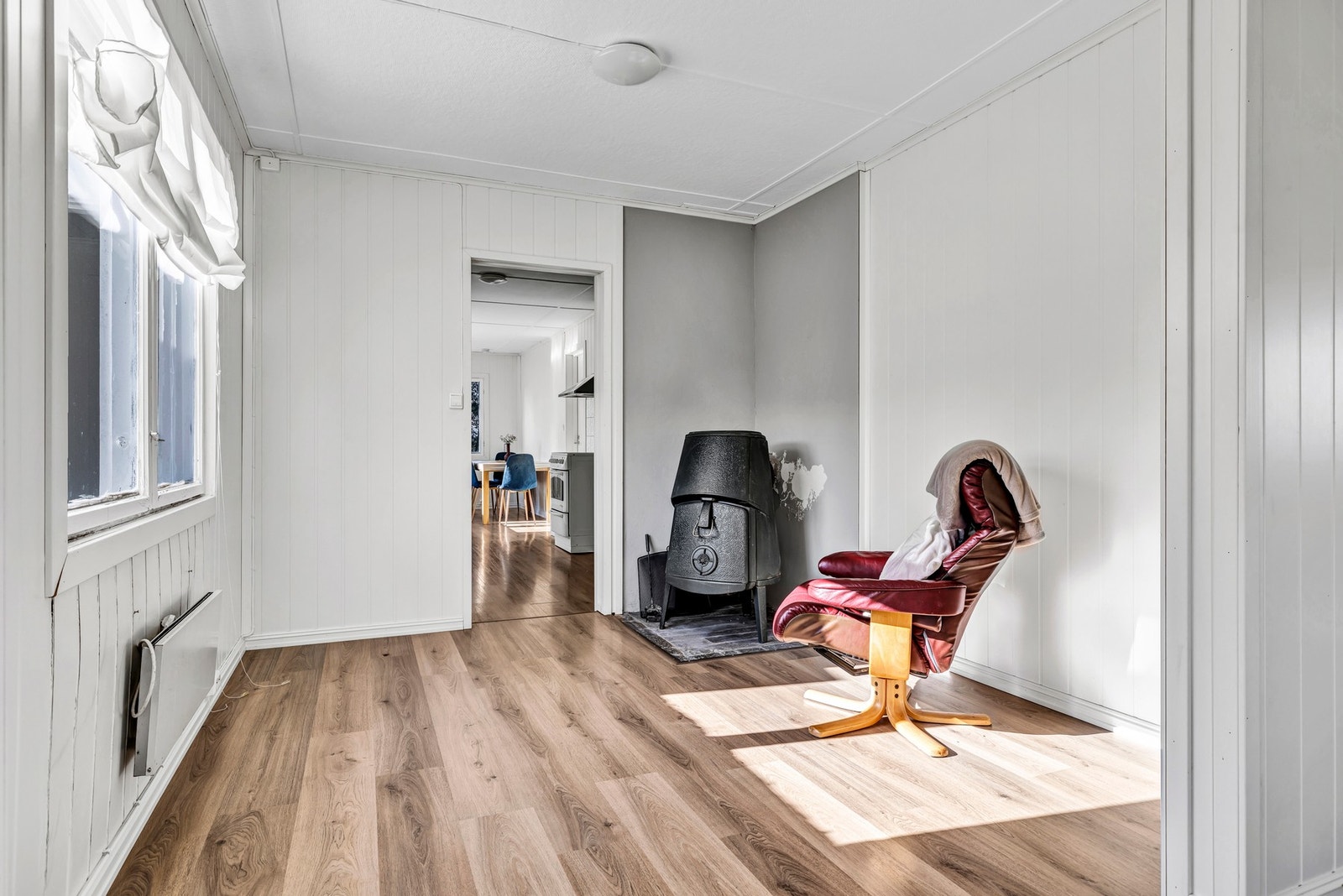 Stue med vedovn. Galleribilde