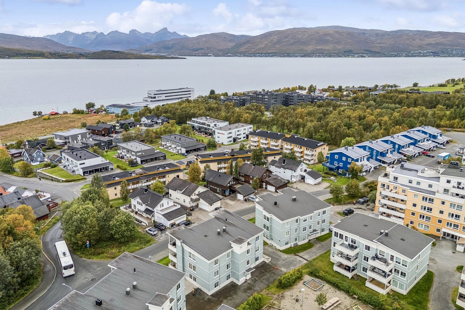 Søndagsåpne Kiwi Fagereng ligger en kort spasertur unna for daglige innkjøp. Galleribilde