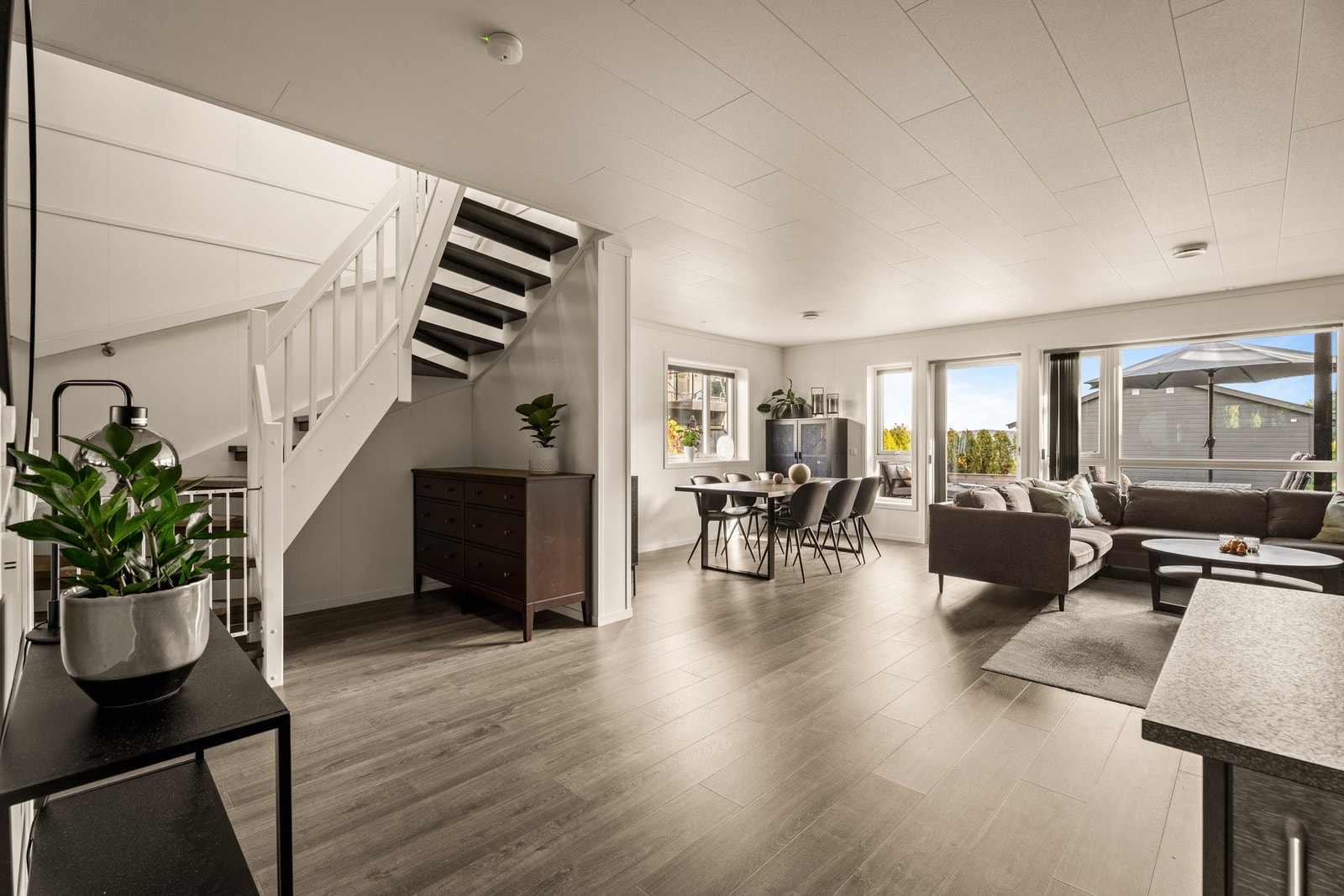 1. etasje er boligens sosiale oppholdsrom. Galleribilde