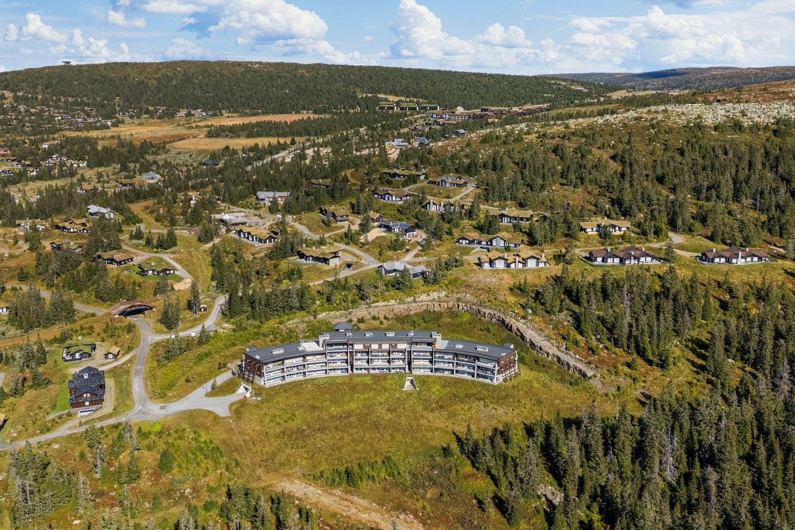 Kort vei til Hafjell Alpinsenter og populære utfartssteder som Ilsetra og Pellestova. Galleribilde