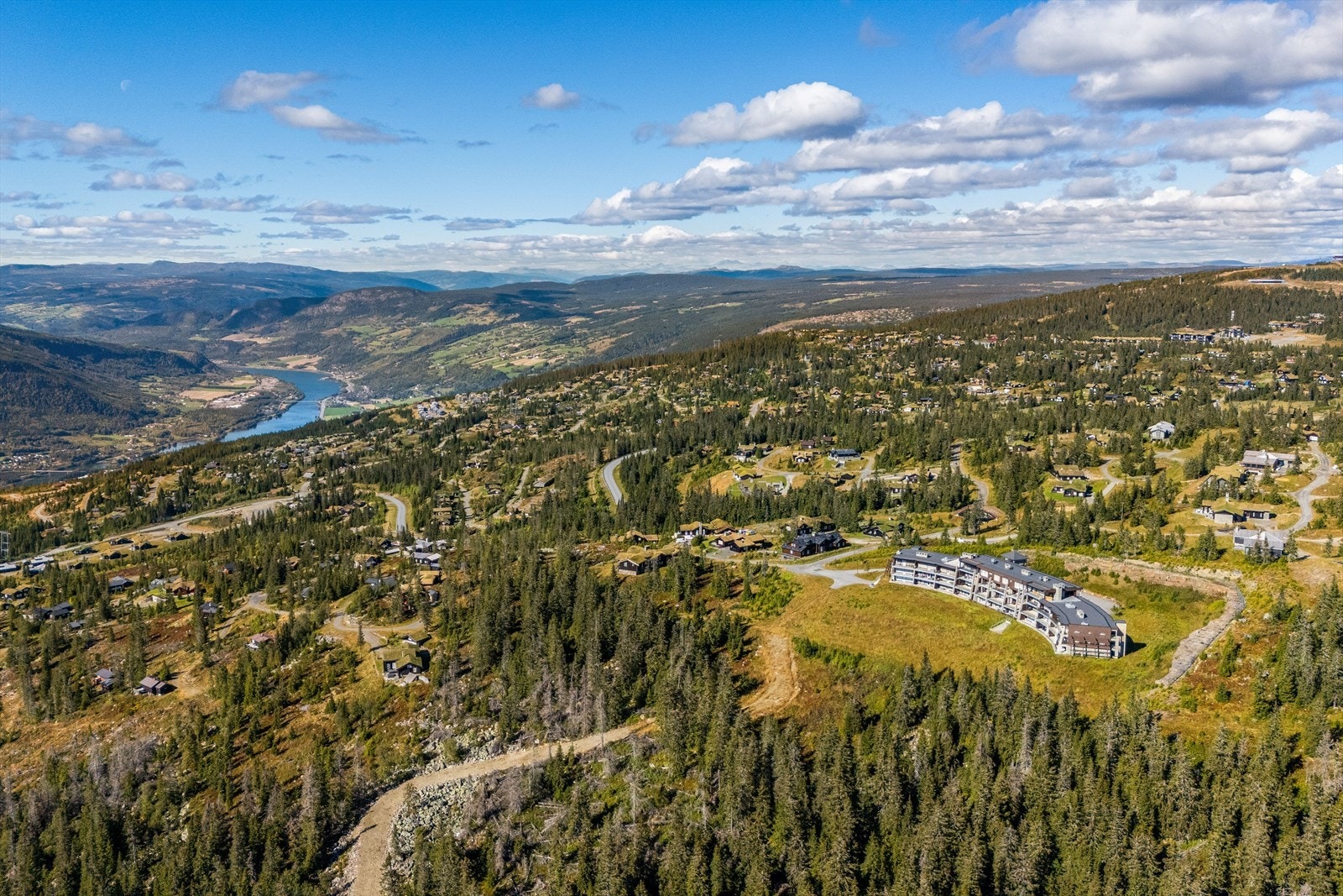 Preparerte langrennsløyper passerer kun 40 meter unna og kobler seg på løypenettet over Øyerfjellet. Galleribilde