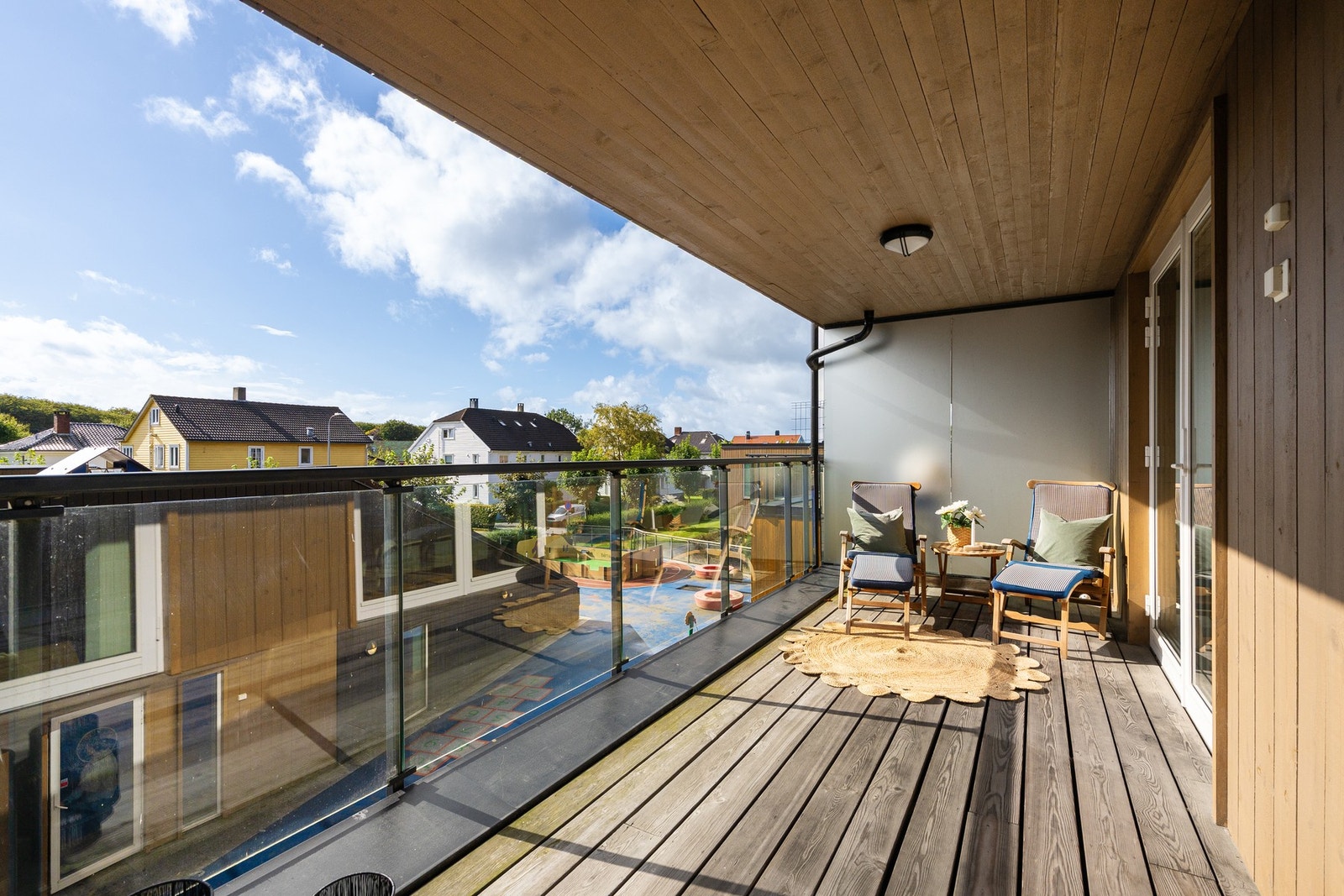 Velkommen til en innbydende 3-roms med to balkonger og sentral beliggenhet på Eiganes. Galleribilde