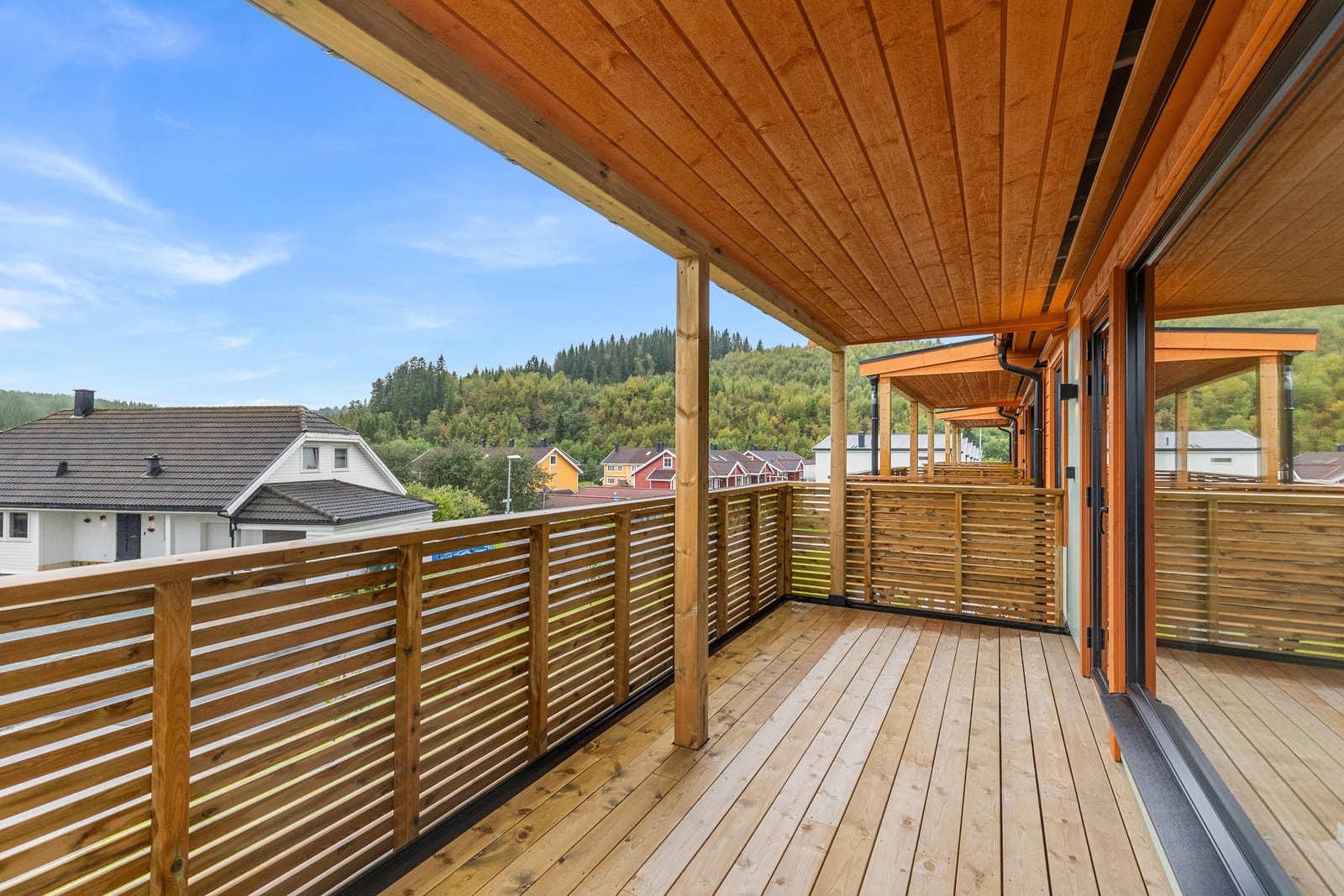Stor overbygd balkong på 12,4 kvm. Balkongen ligger sørvendt og har rikelig med sol. Galleribilde