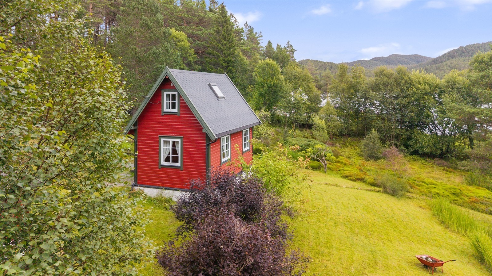 Yttervegger av bindingsverk med liggende bordkledning. Galleribilde