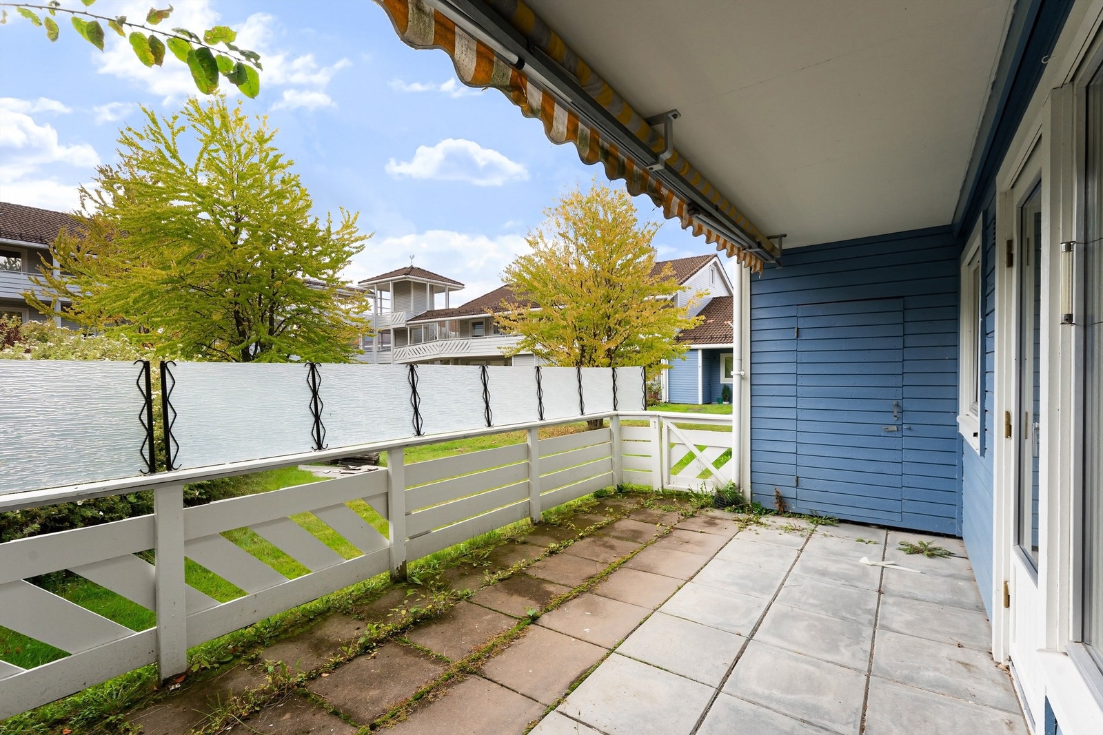 Gjennomgående 3-roms andelsleilighet med direkte utgang til en romslig sydvendt markterrasse. Foto: Zovenfra Galleribilde