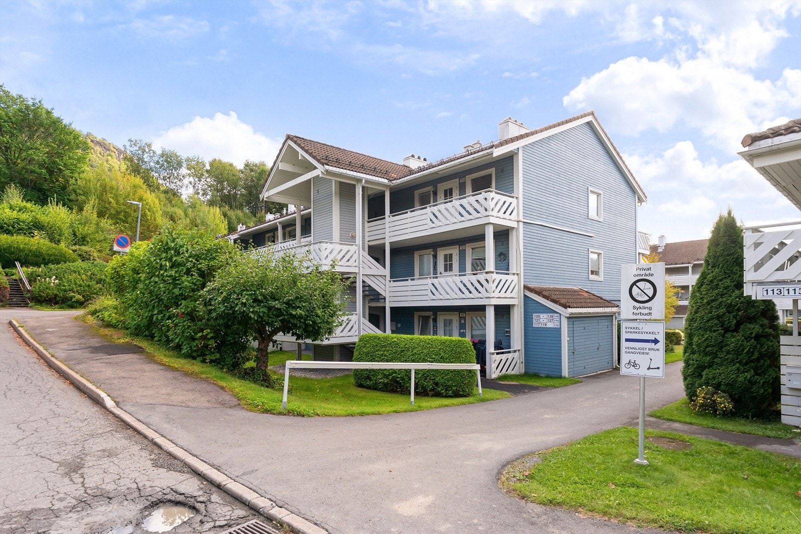 Attraktiv beliggenhet på Kolsås med gangavstand til Kolsås senter og T-banestasjon. Galleribilde