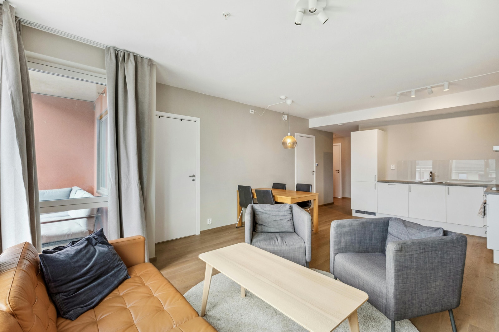 Leiligheten har balansert ventilasjon og vannbåren varme i gulv. Galleribilde