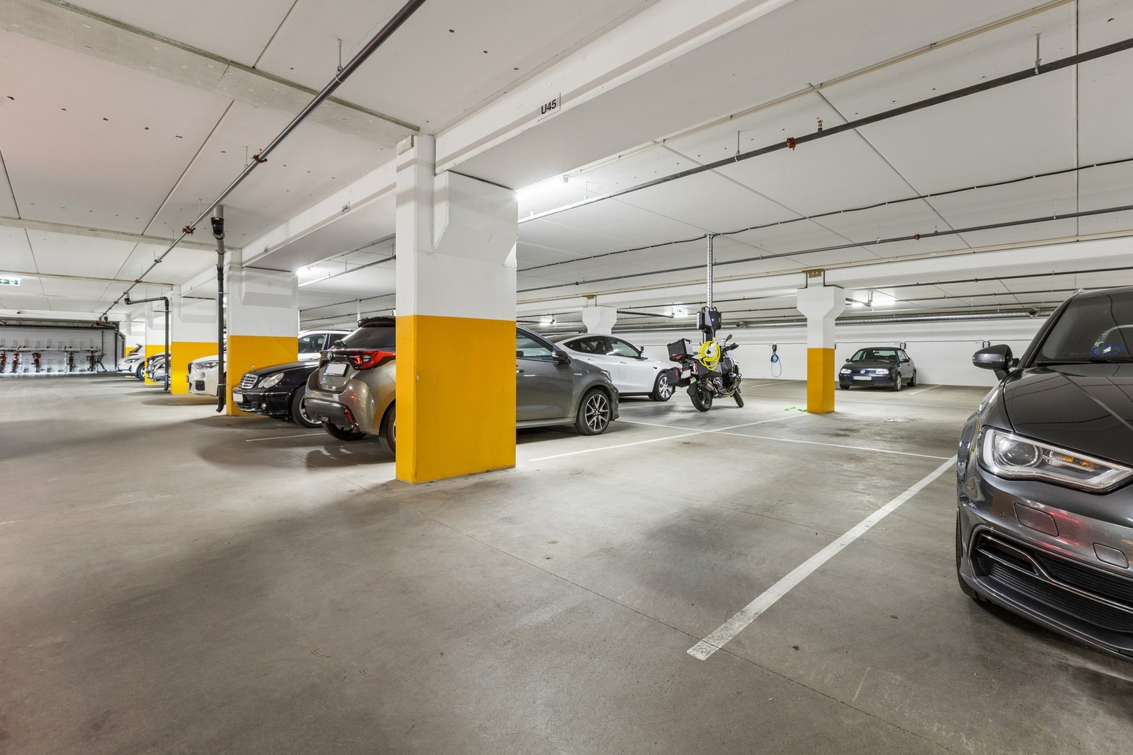 Parkering i felles garasjekjeller. Det er mulighet for å kjøpe en parkeringsplass nr. 2 etter avtale med selger. Galleribilde