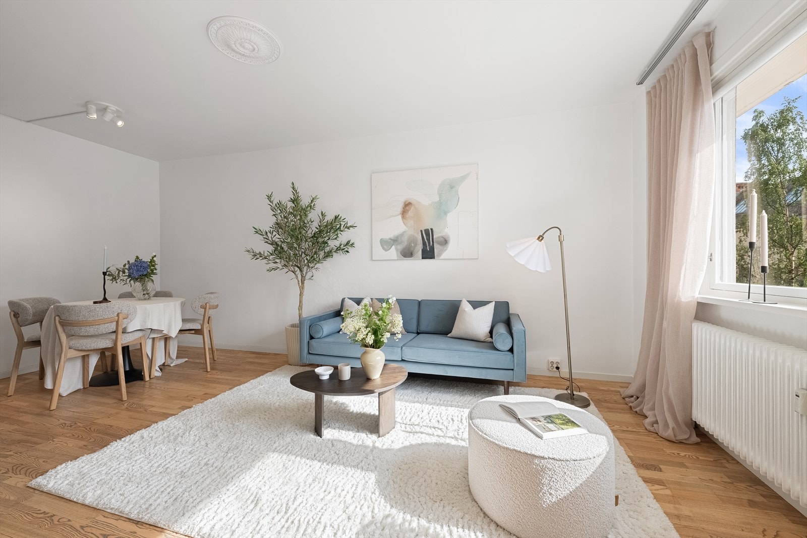 God plass til både avslapning og hyggelige måltider Galleribilde