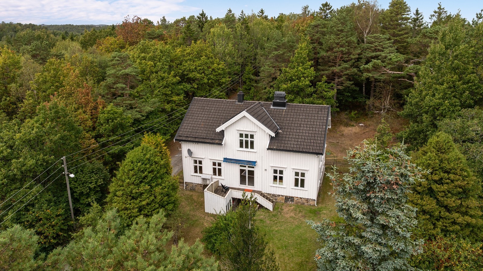 Boligen ligger sentralt til - samtidig landlig Galleribilde