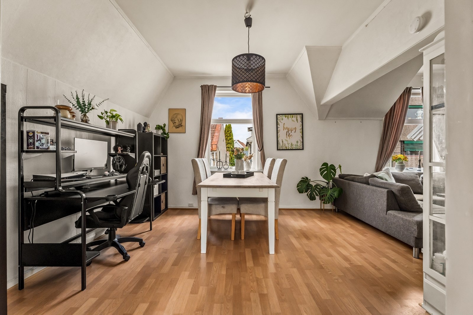 Rom i andre etasje innredet som stue. Galleribilde