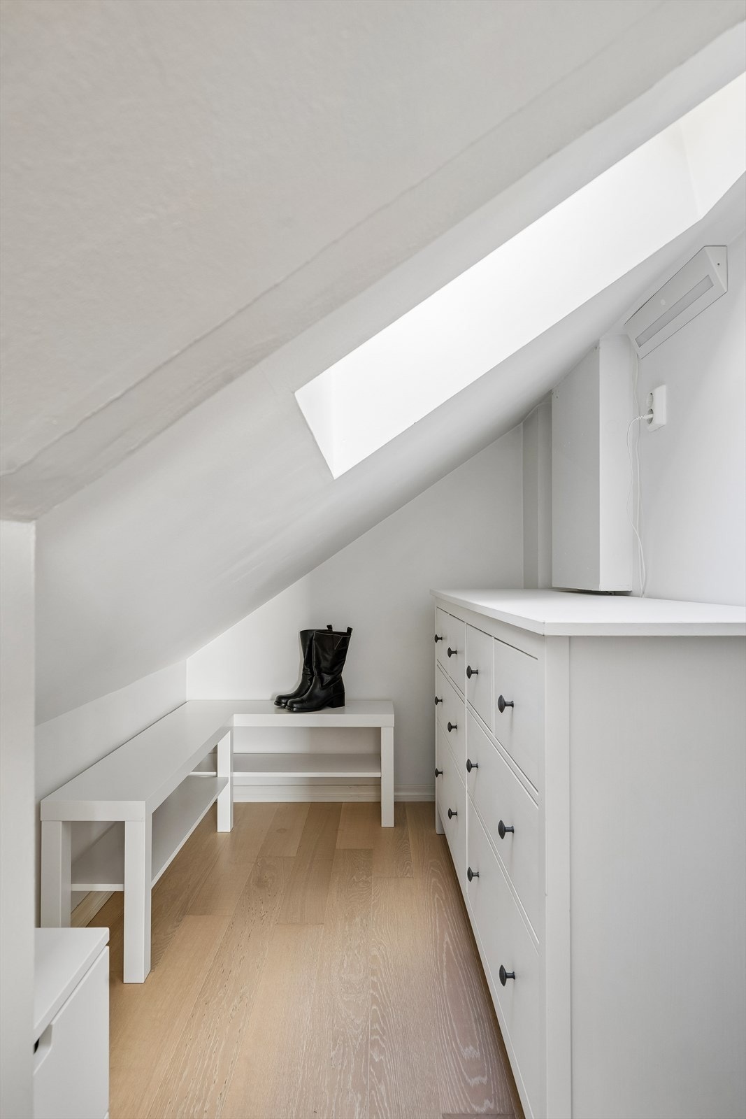Innvendig bod/garderobe Galleribilde