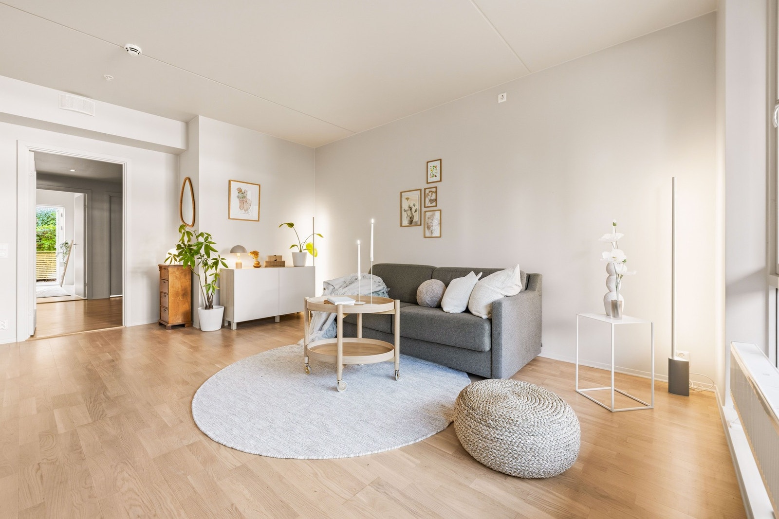 Her ser du den gjennomgående leiligheten! Galleribilde