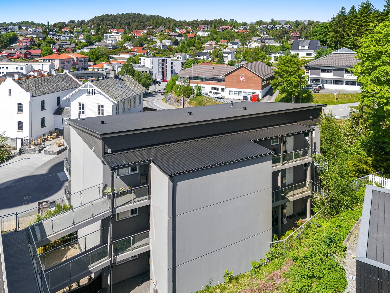 Boligen har både heisadkomst og adkomst via trapp. Galleribilde