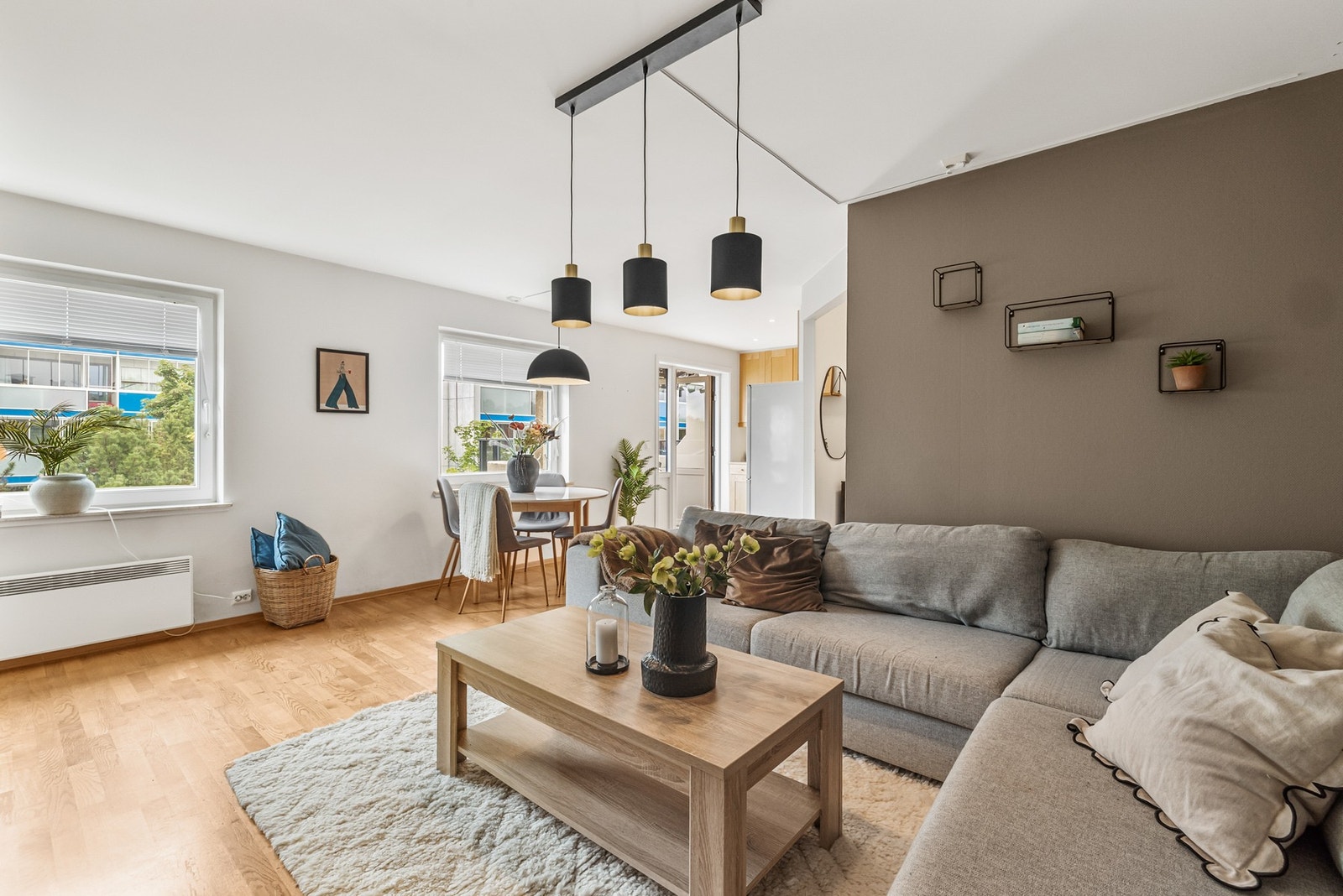 Vindusflatene gir rikelig med naturlig lys Galleribilde