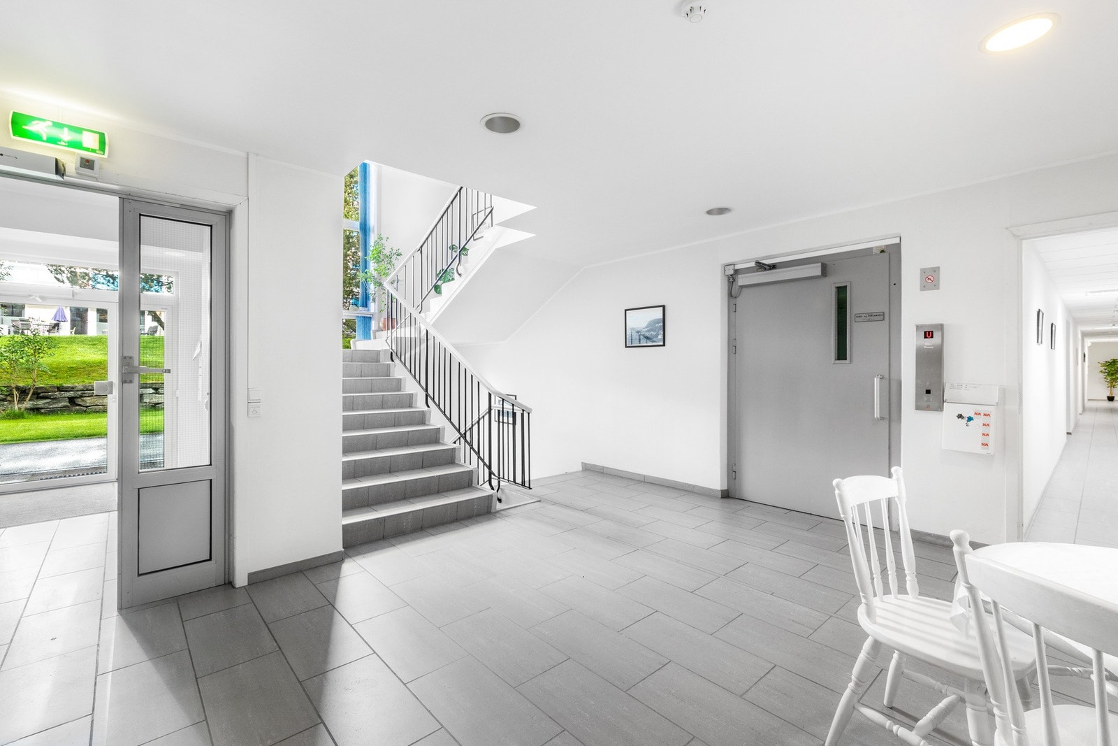 Trivelige og velholdte fellesarealer med adkomst via både heis og trappeanlegg Galleribilde