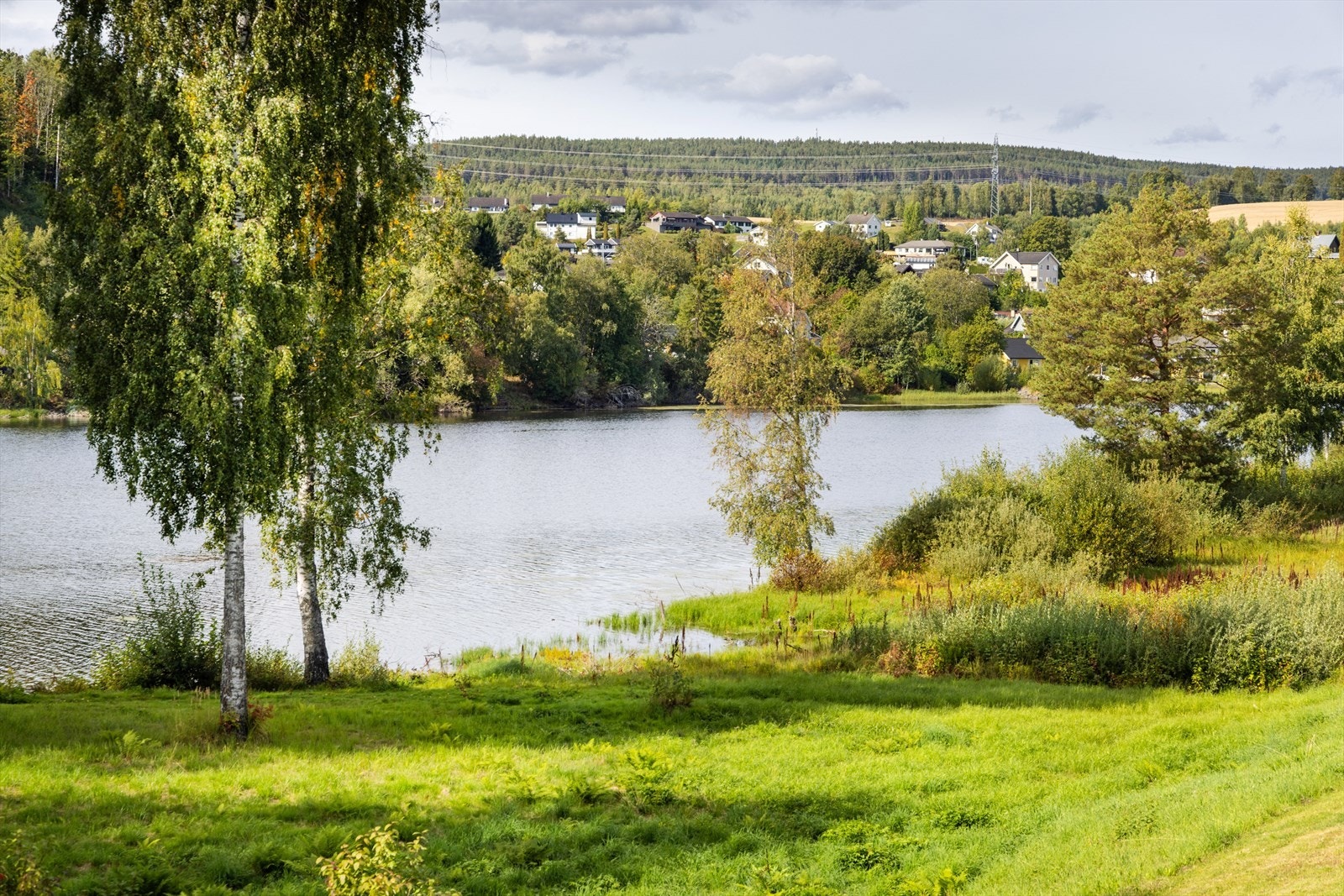 Nærområdet byr på fine turmuligheter og rekreasjon langs elvebredden. Galleribilde