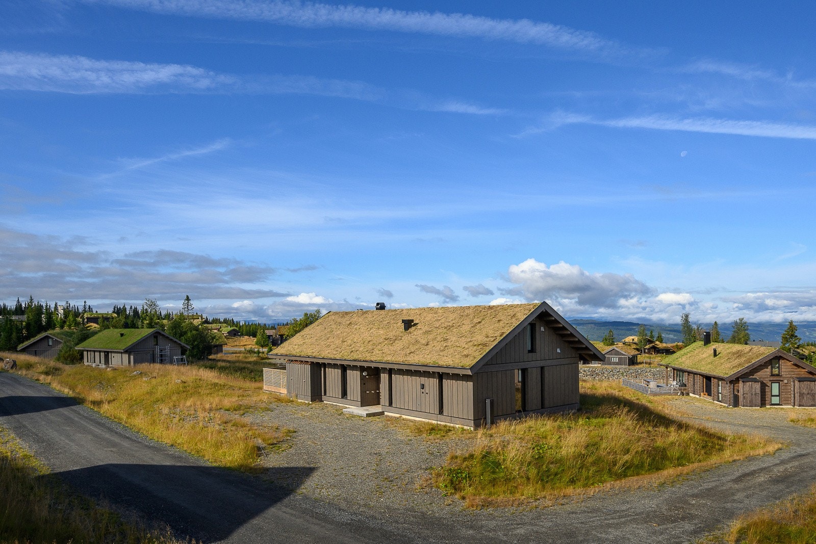 Hytta ligger fint til i terrenget på Mosetertoppen med umiddelbar nærhet til fjellet og turløyper. Galleribilde