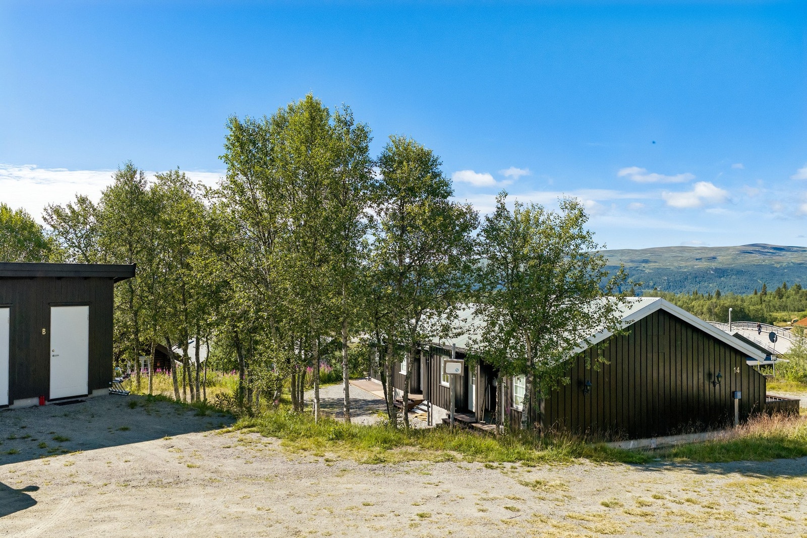 Leiligheten disponerer også en ca. 4 kvm stor bod i en felles, frittstående bygning ved parkeringsplassen Galleribilde