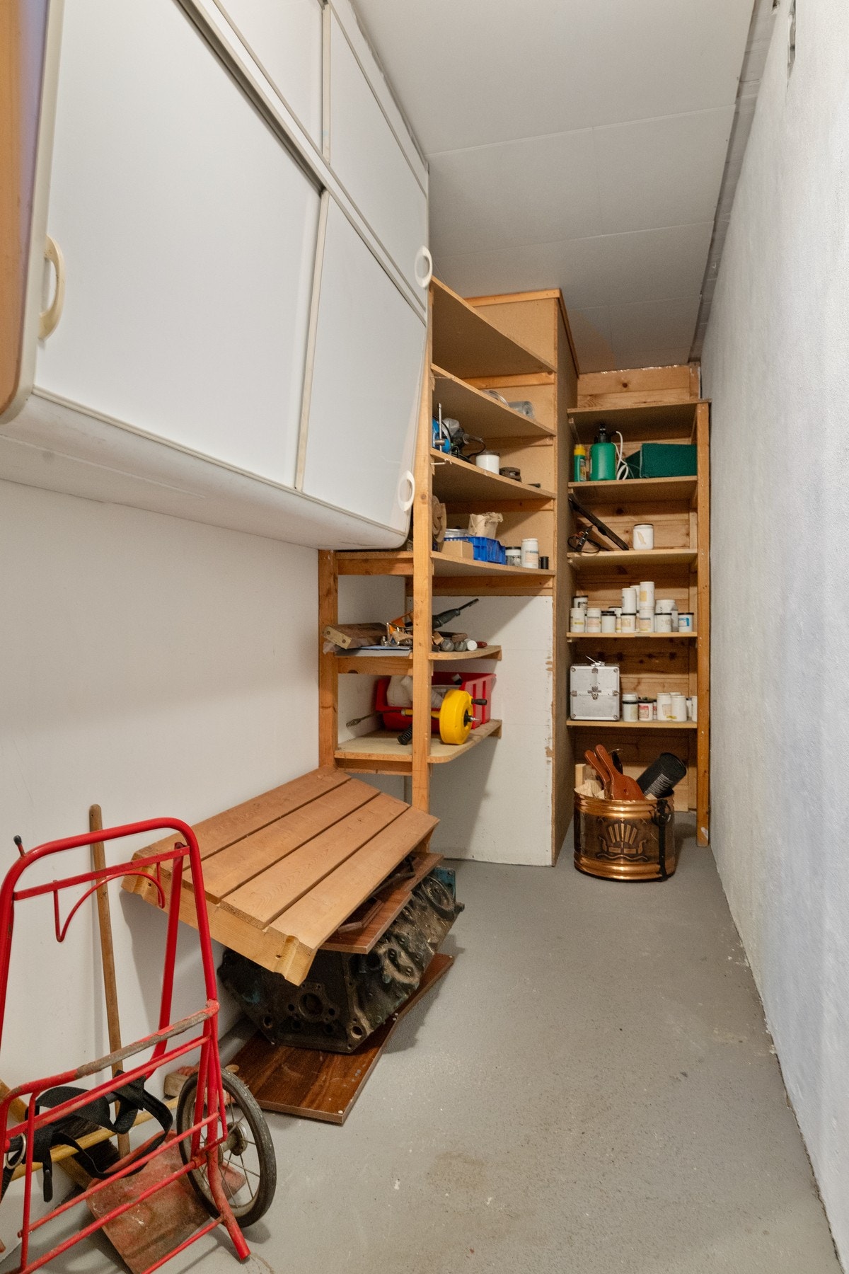 Underetasjen har i tillegg to boder som gir gode oppbevaringsmuligheter. Galleribilde