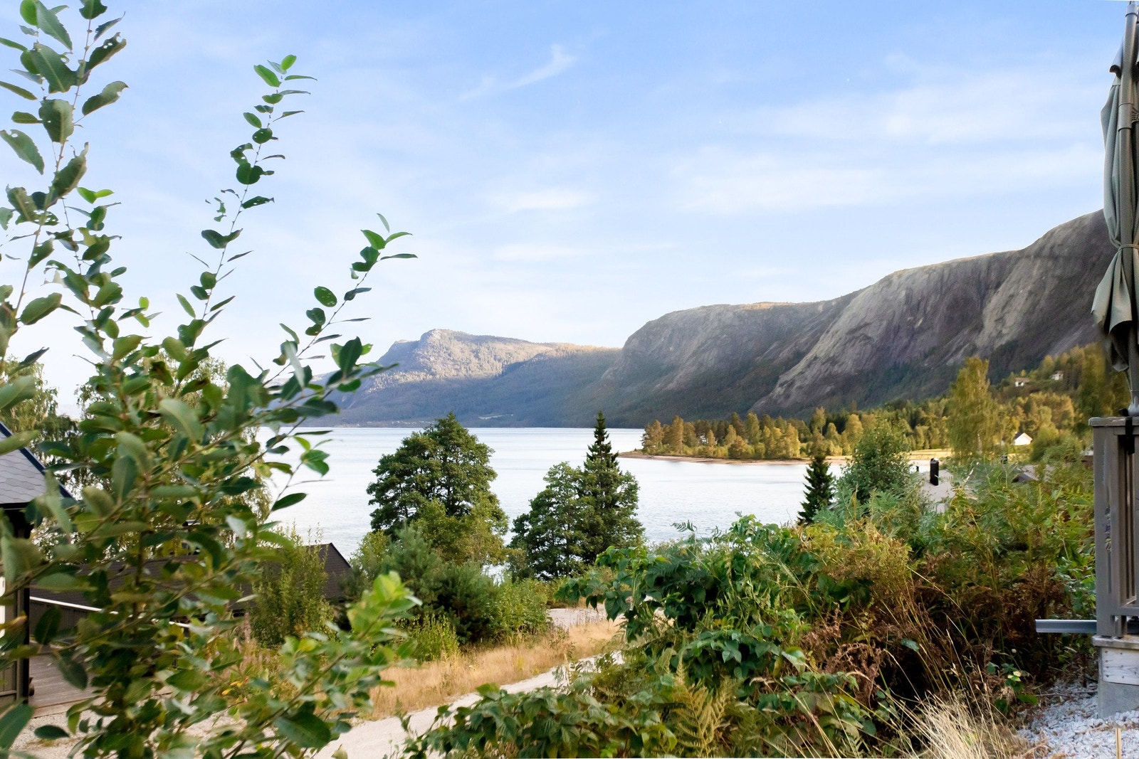 Nissedal byr på fantastiske opplevelser året rundt, enten du ønsker late sommerdager ved vannet eller aktive vinterdager i snøen Galleribilde
