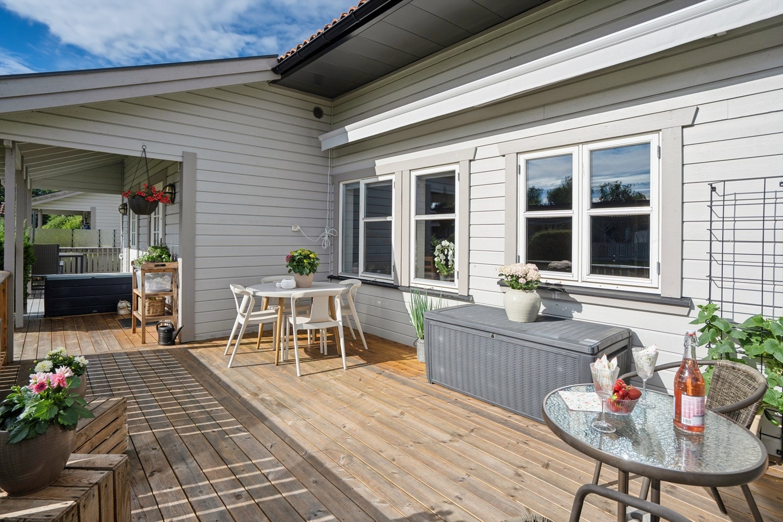 Fra terrassen er det trappefri adkomst direkte inn i leiligheten. Galleribilde
