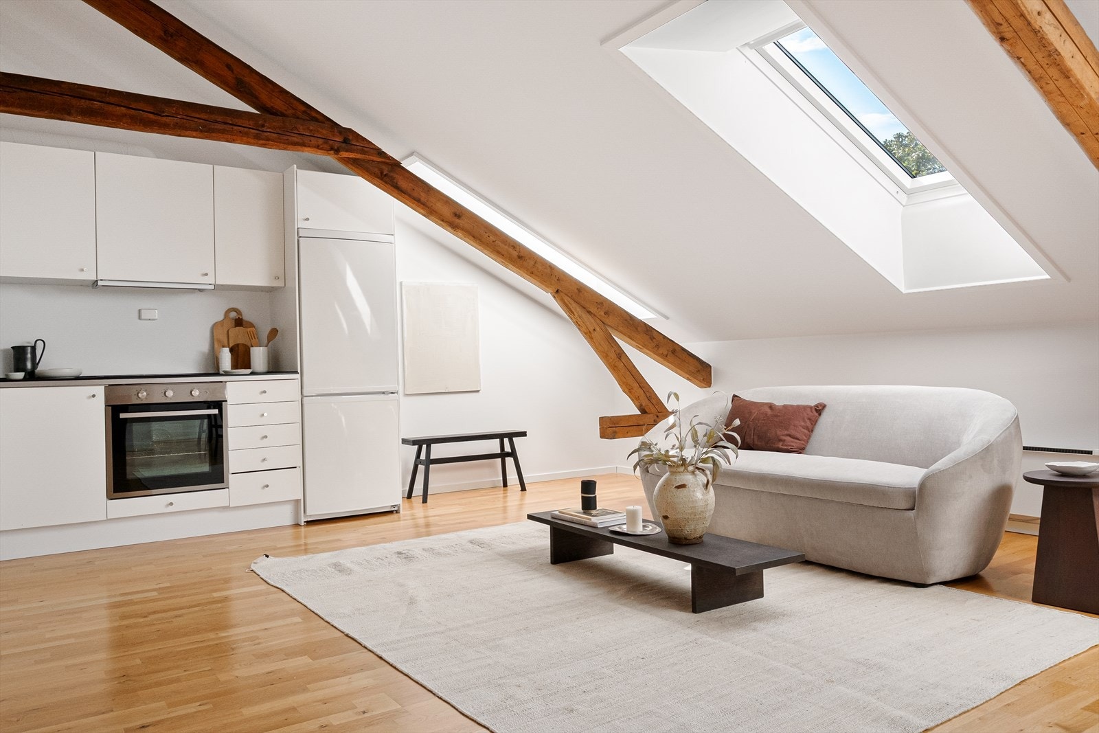 Leiligheten og gården gjennomgikk omfattende renovering (ferdigattest 2015). Galleribilde