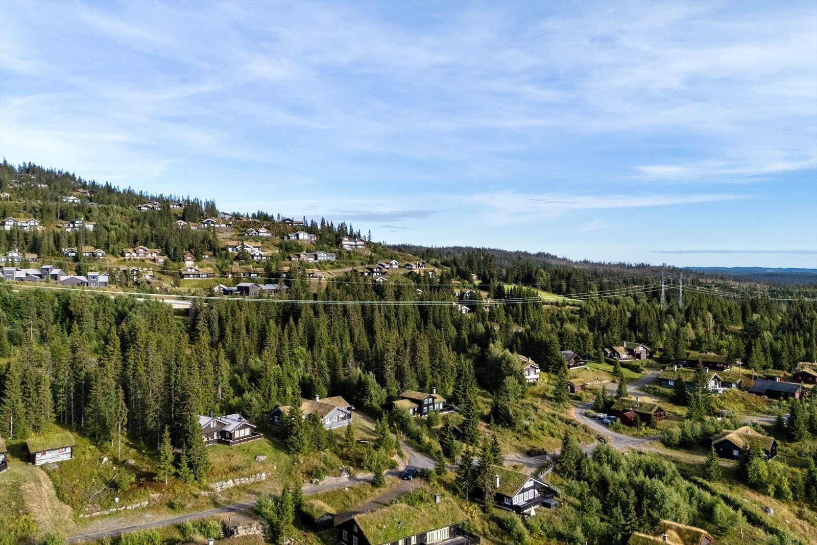 Utsikt over hyttefeltet og fjellene rundt. Galleribilde