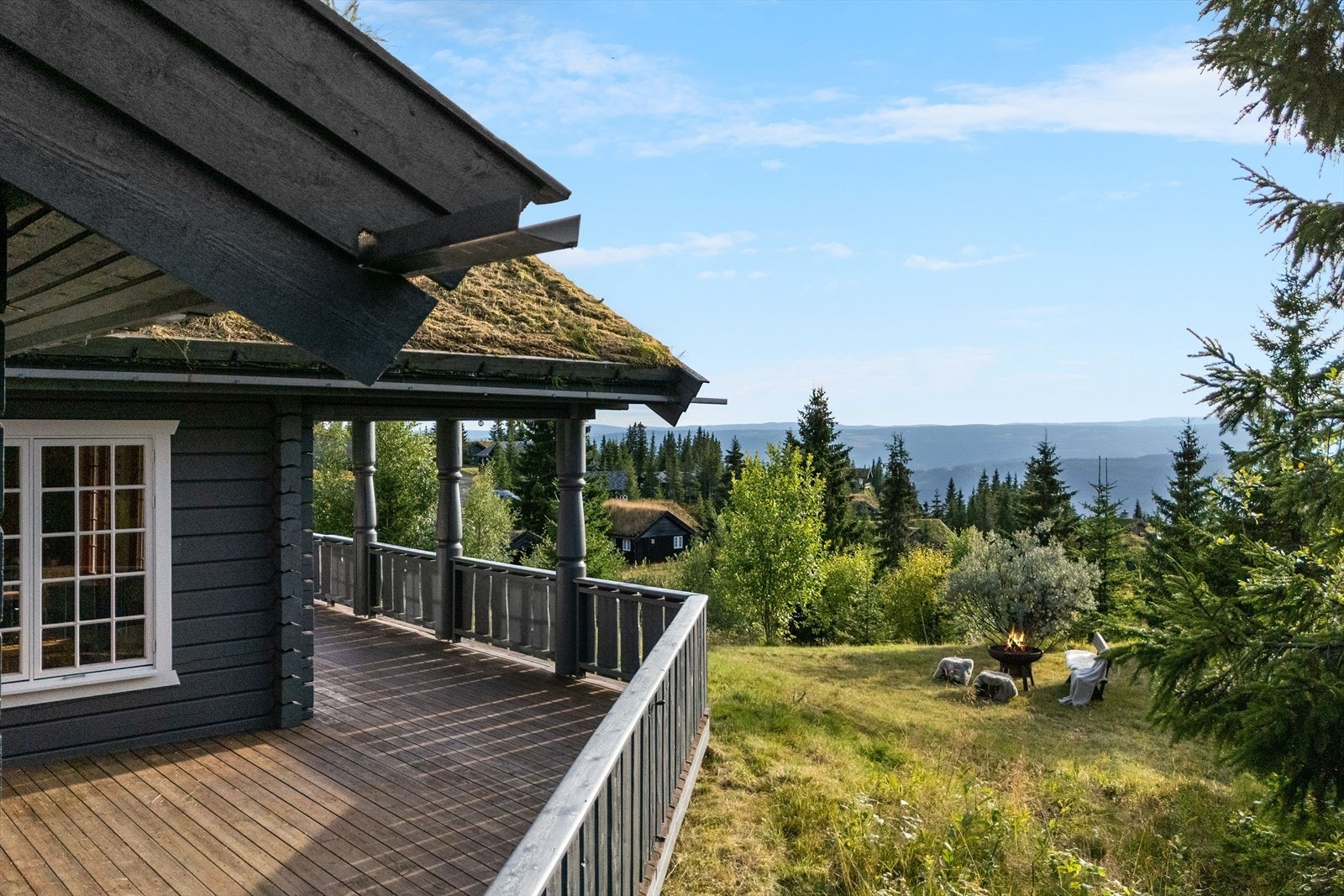 Eiendommen har ski-in/ski-out til Hafjell Alpinsenter og en stor, usjenert terrasse. Galleribilde