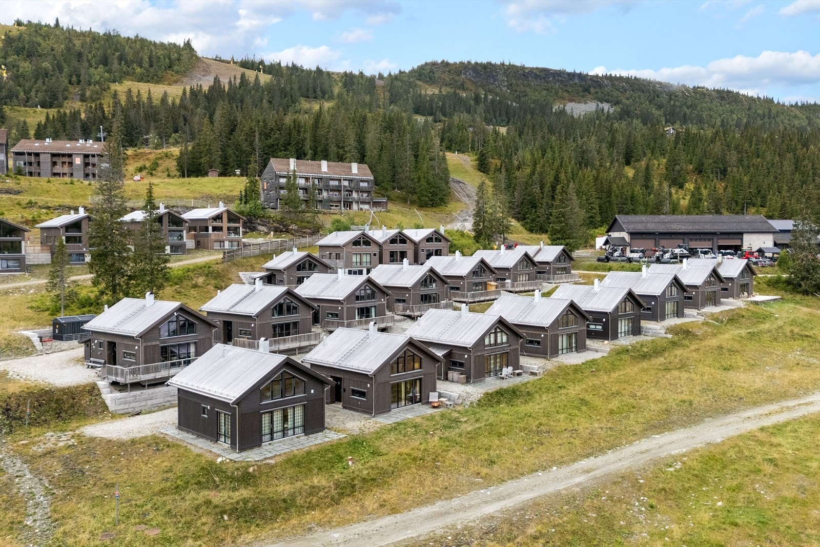 Oversikt over hyttefeltet og den omkringliggende naturen. Galleribilde