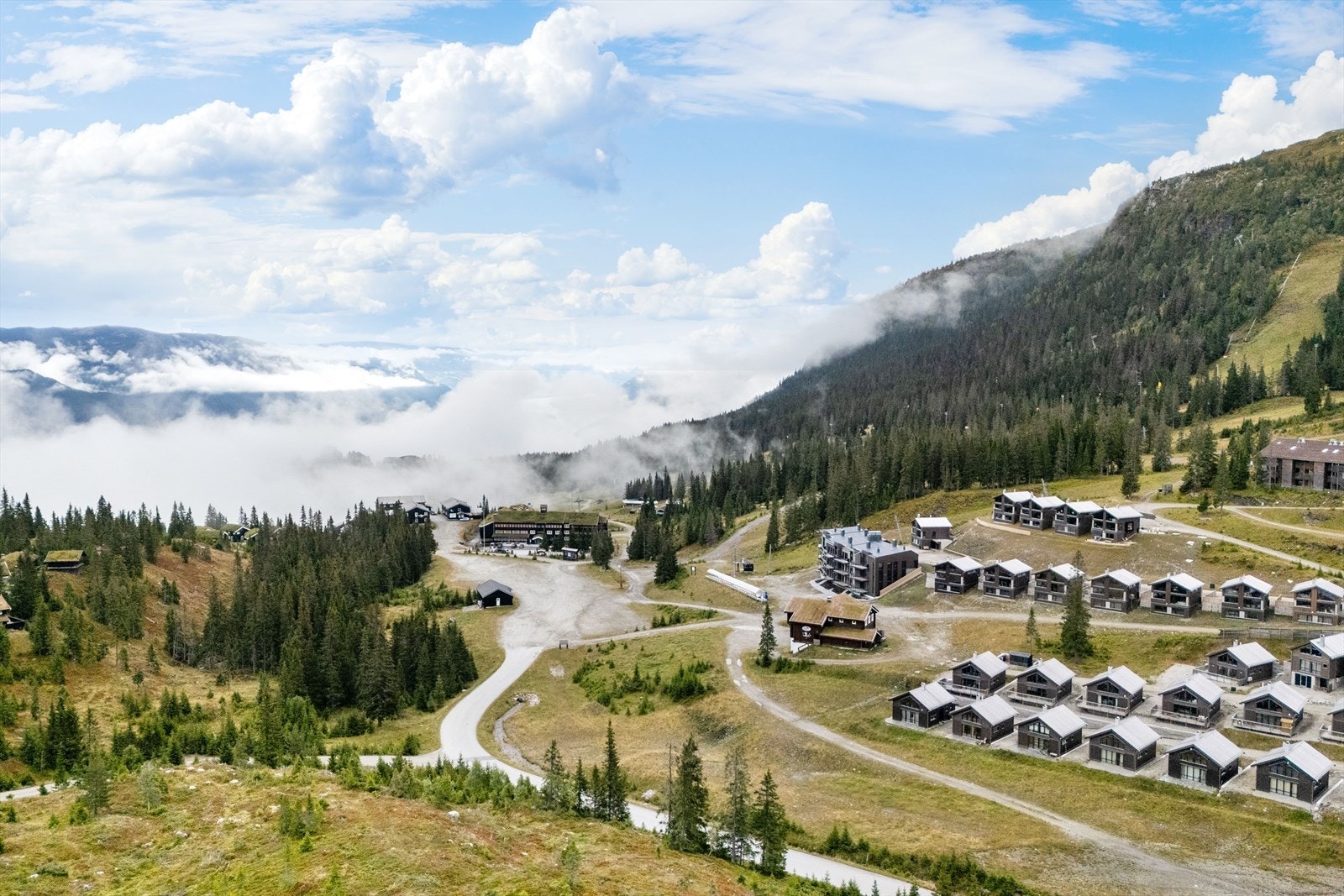 Fantastisk utsikt over fjellheimen fra eiendommen. Galleribilde