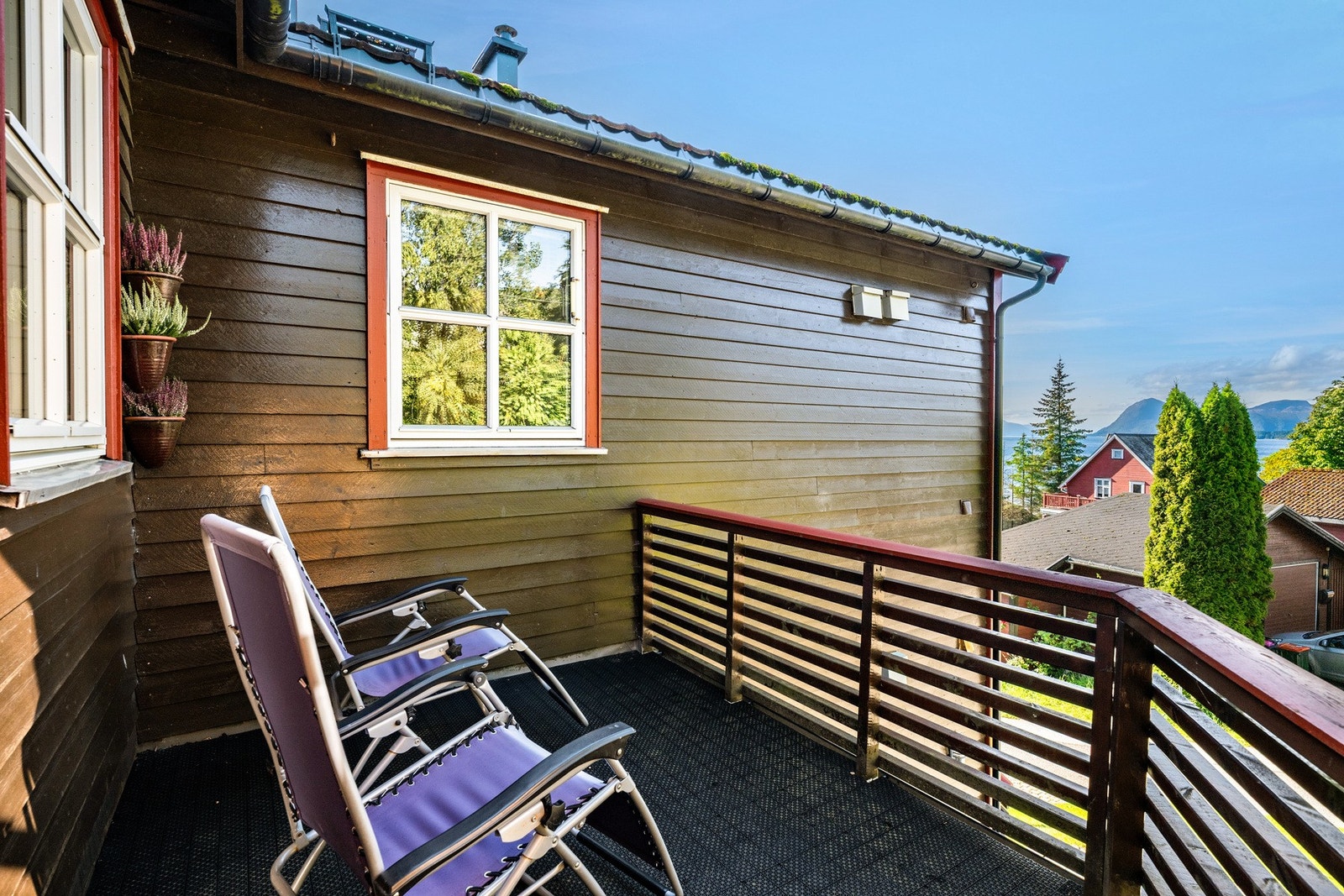 Vestvendt veranda. Galleribilde