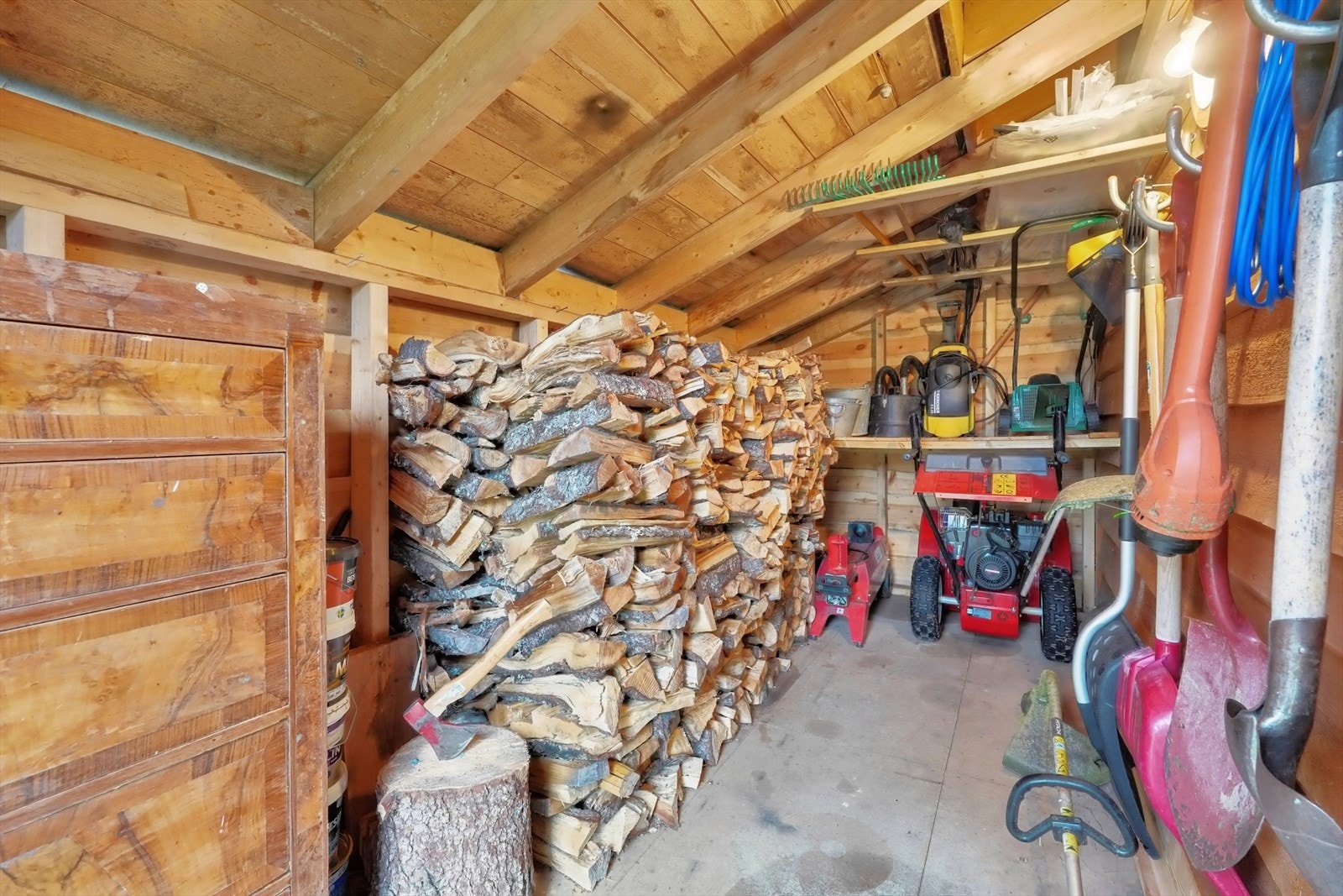 Tilliggende annekset er det en uisolert redskaps- og vedbod (ikke byggemeldt). Galleribilde