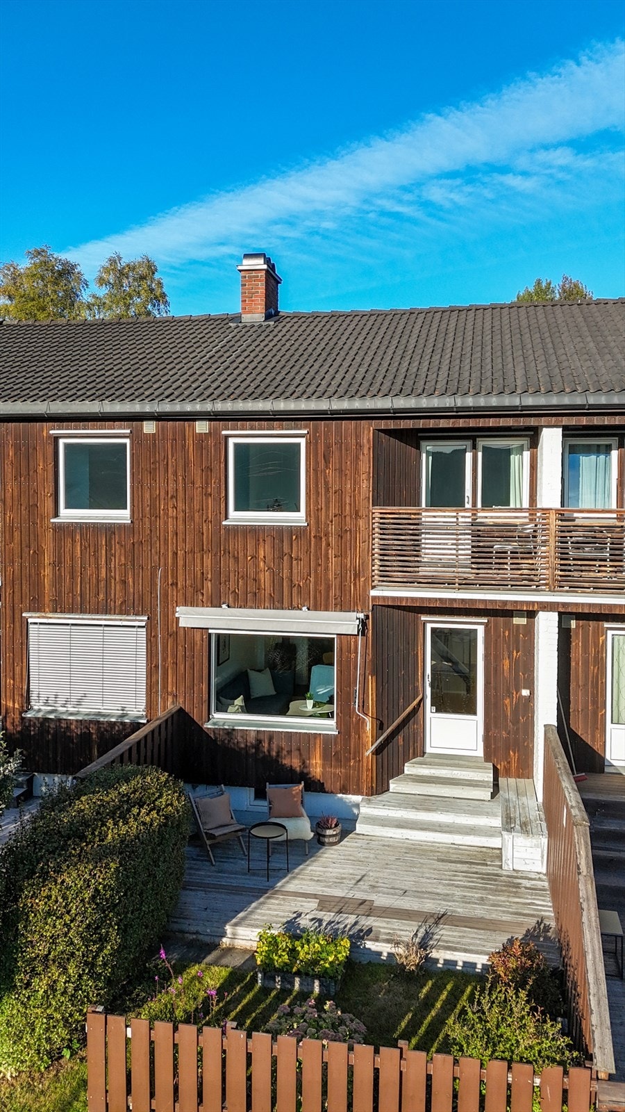 Både terrasseplattingen og verandaen har sørvestvendt orientering. Galleribilde