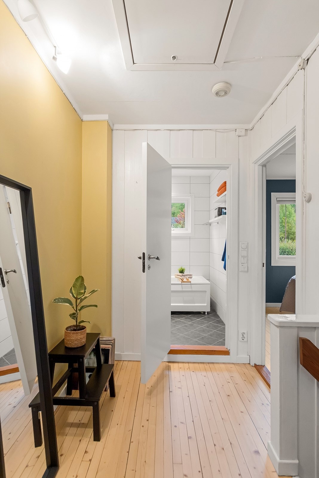 Gang i 2. etasje med adkomst til badet og tre soverom. Galleribilde