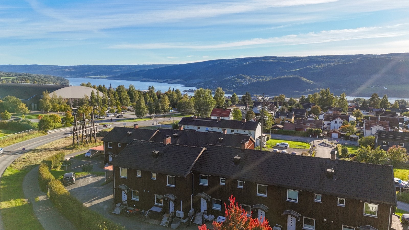 Barnevennlig område med kort vei til barnehager, Nordre Ål skole og bussholdeplass. Galleribilde