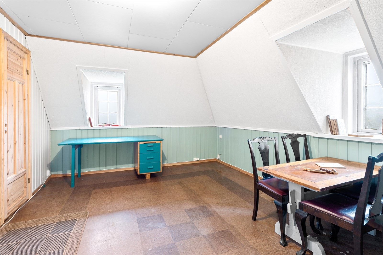 Godt med dagslys og smart planløsning. Også her er det en bod inn til venstre. Galleribilde