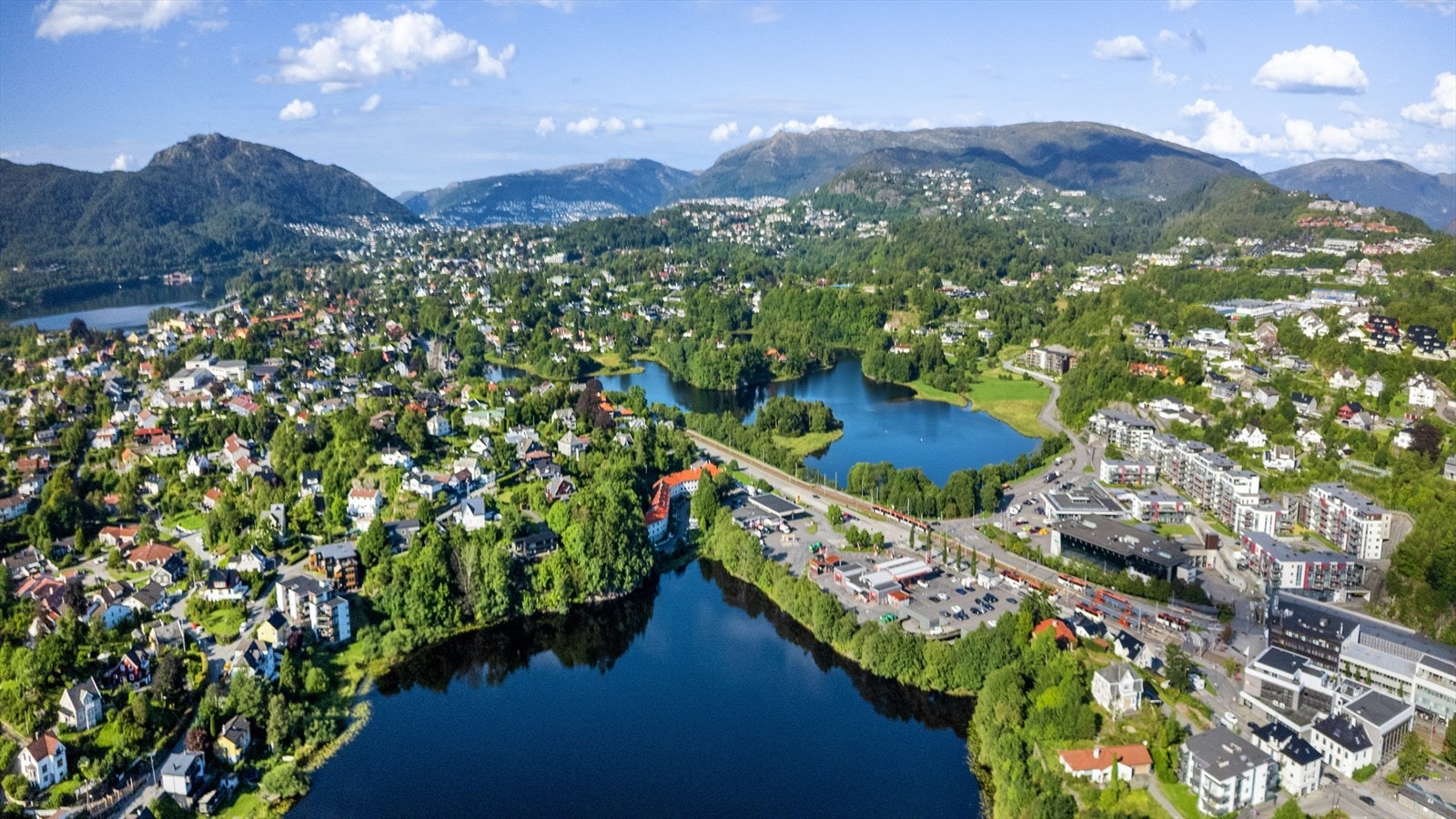 Dronefoto over området Galleribilde