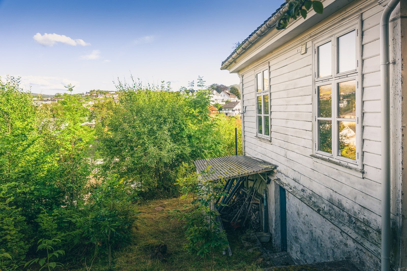 Huset har behov for omfattende oppussing. Galleribilde