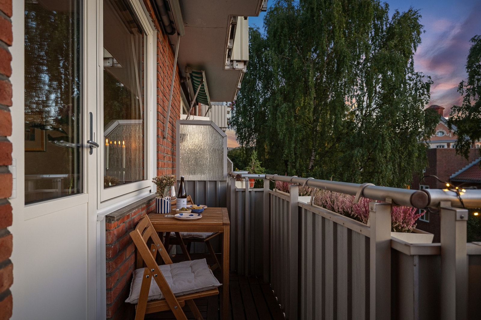 Det er markise på balkongen. Galleribilde