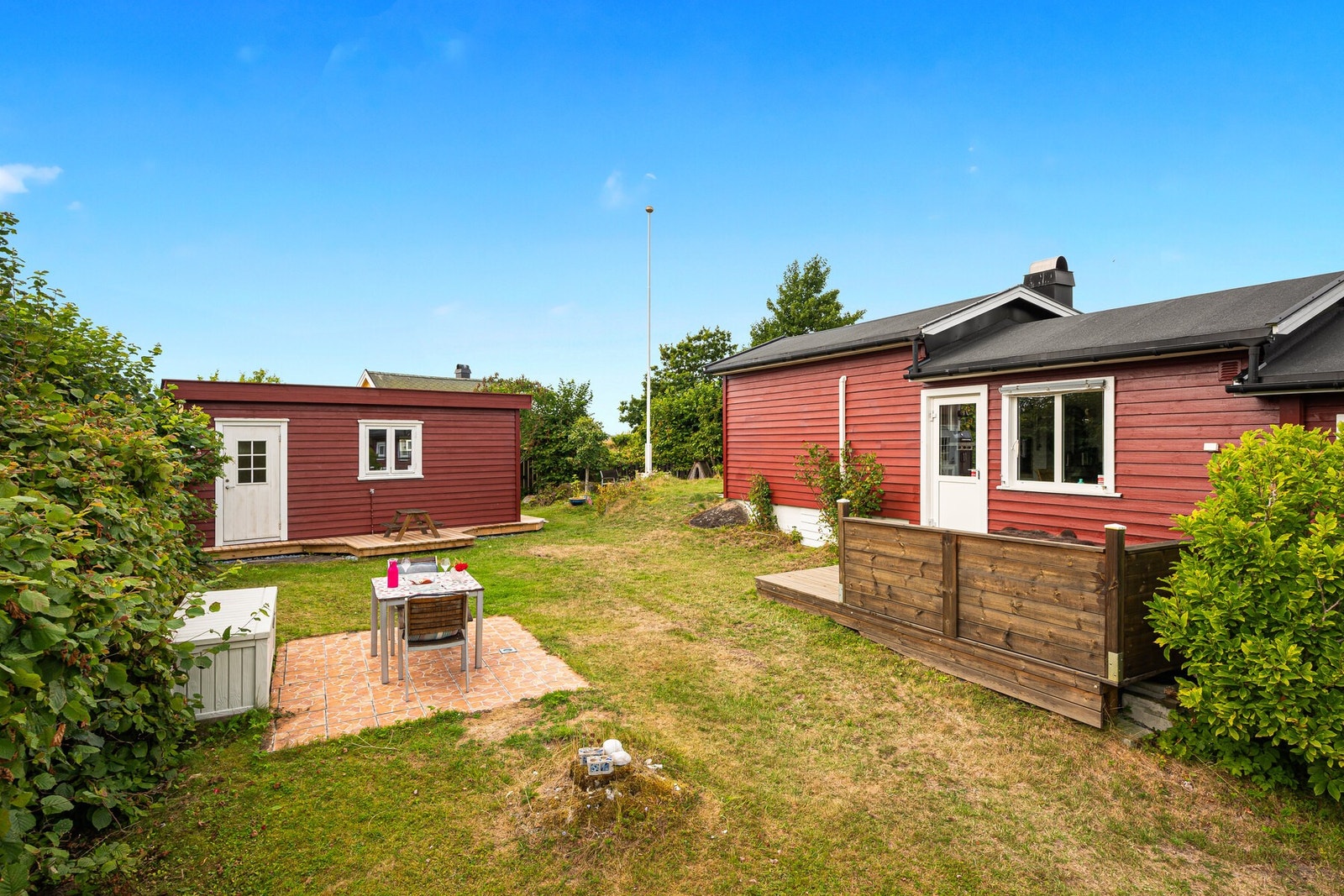 Hovedhytta og det frittstående annekset Galleribilde
