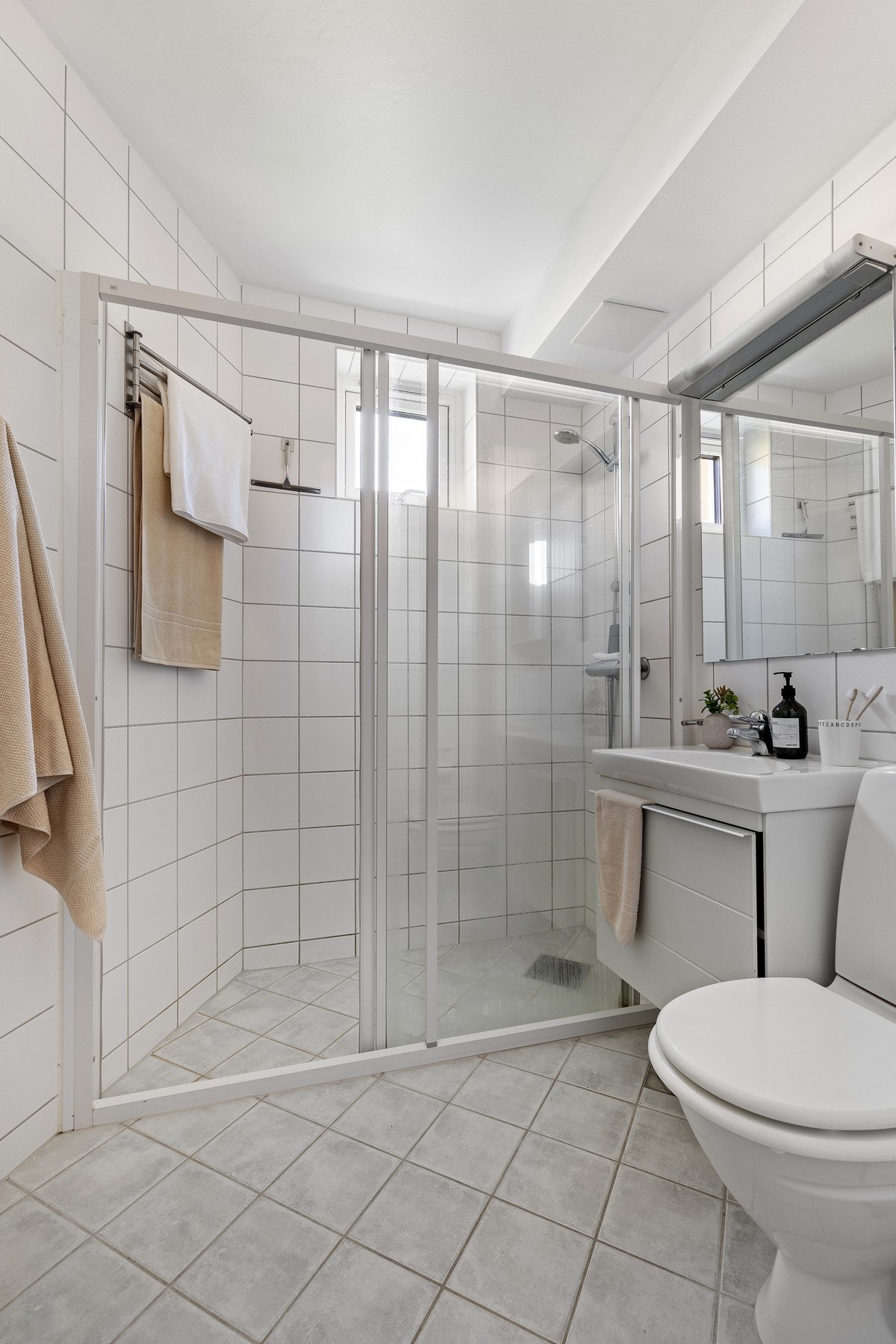 Badet ble ifølge selger rehabilitert i regi av boligselskapet i 2006. Galleribilde