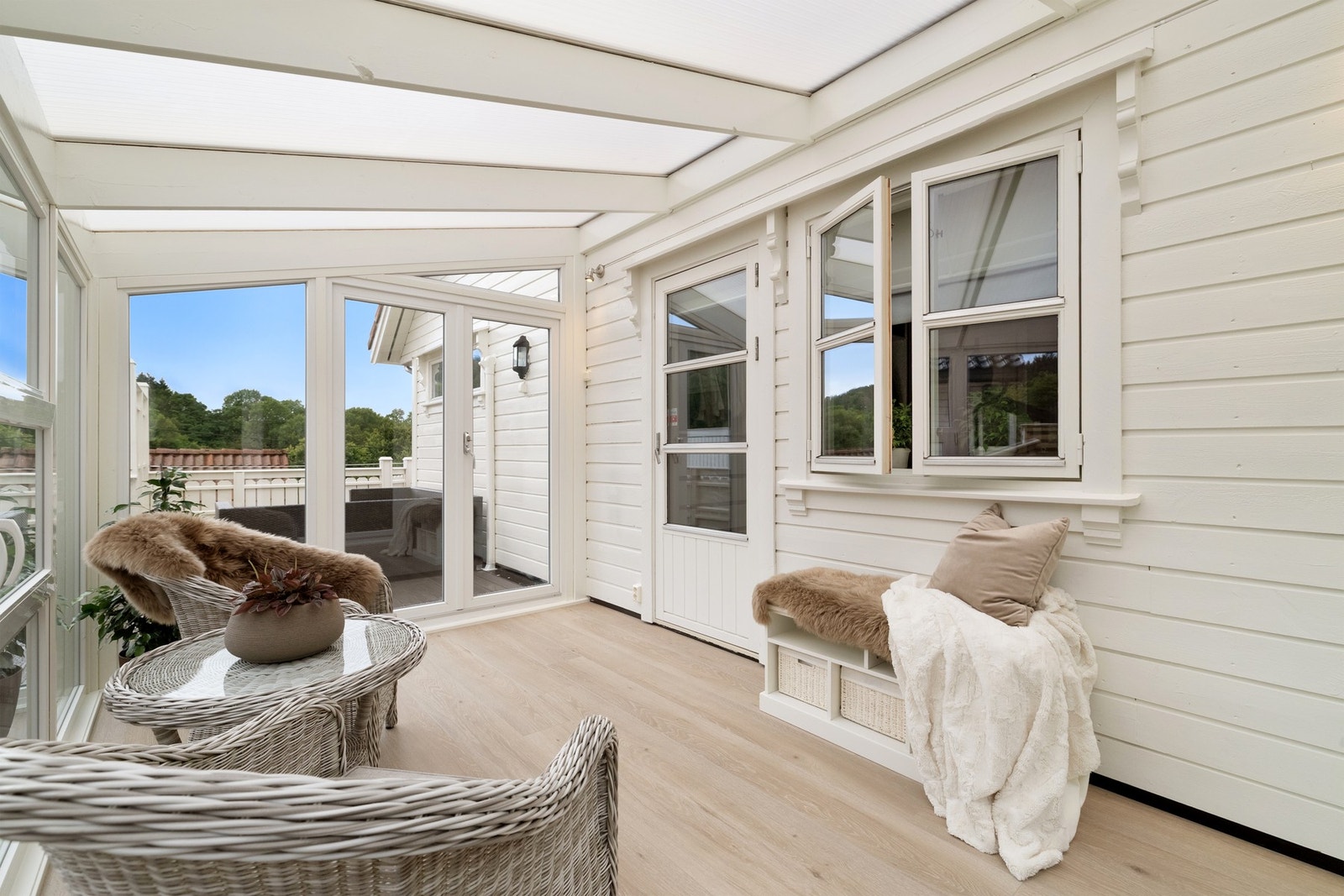 Et behagelig hovedsoverom med terrasseadkomst. Galleribilde
