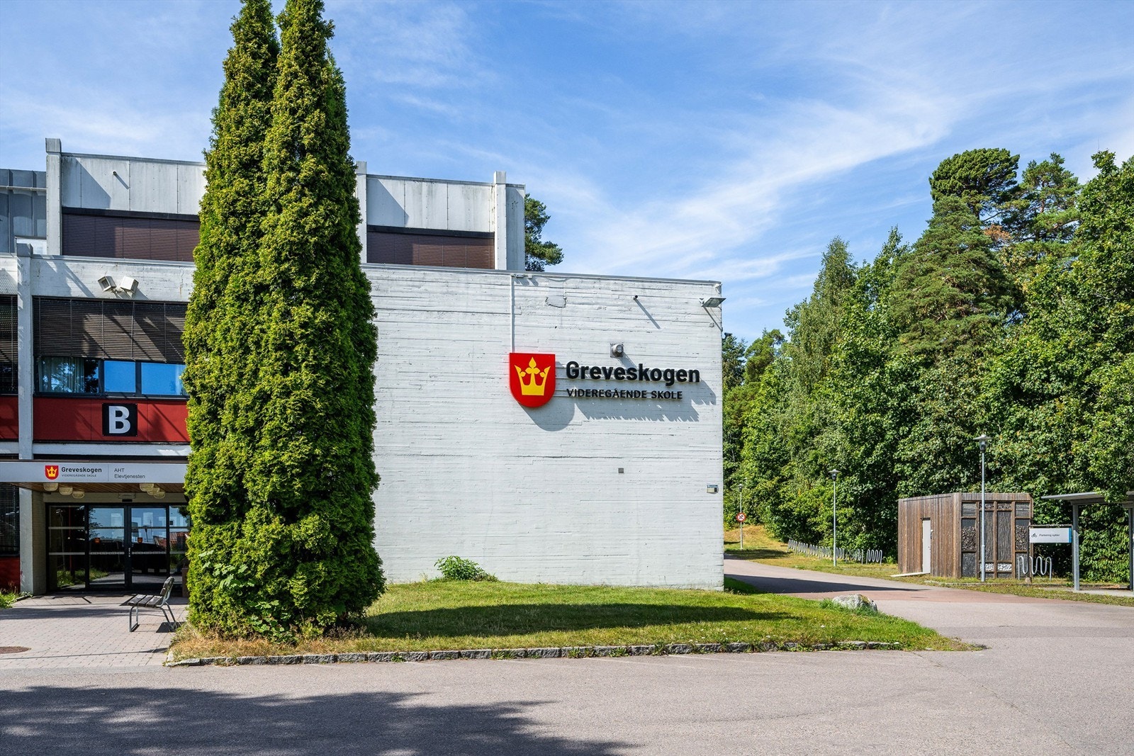 Greveskogen videregående skole ligger alle innen en kort spasertur fra boligen. Galleribilde
