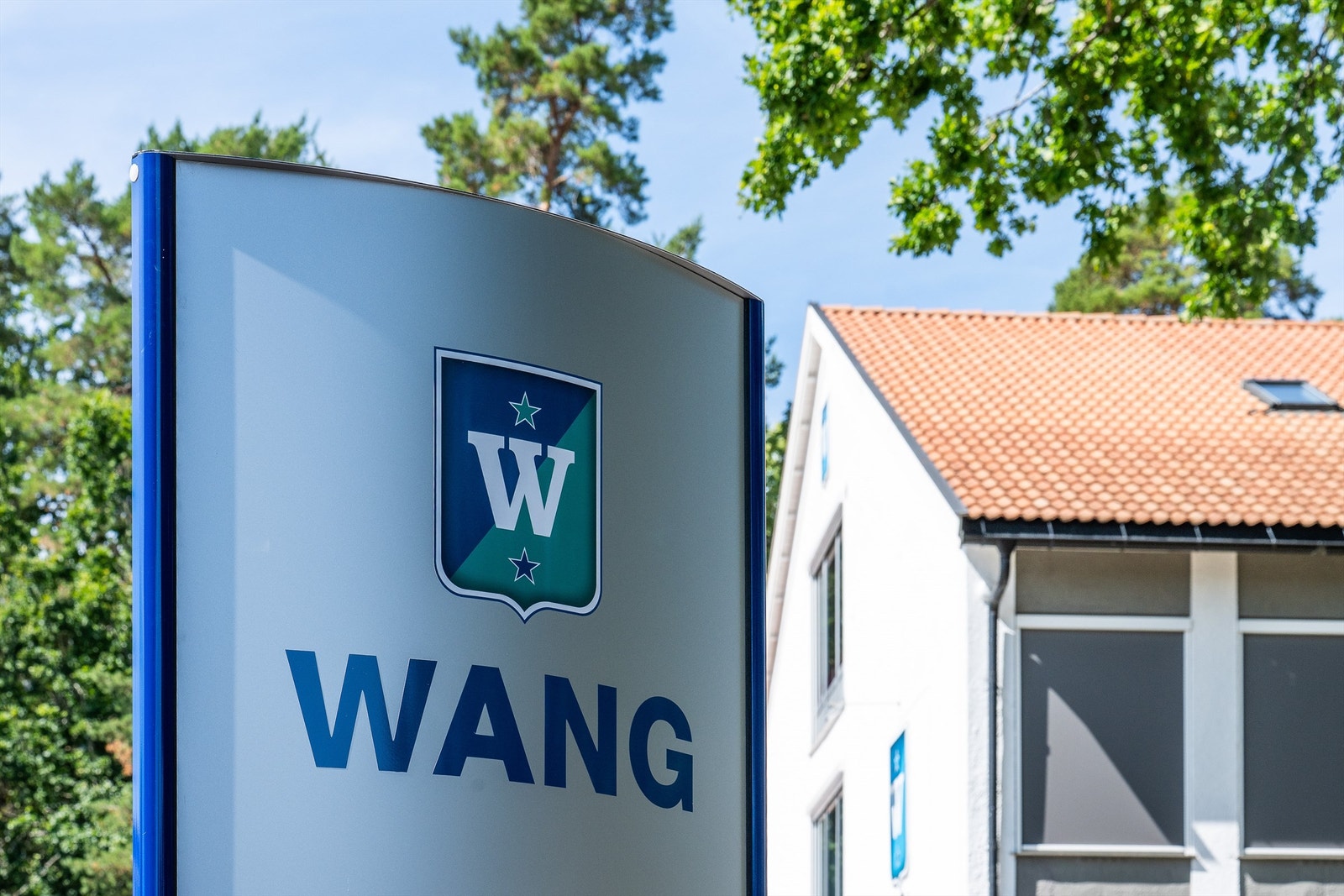 Wang er en populær privat idrettsskole. Galleribilde