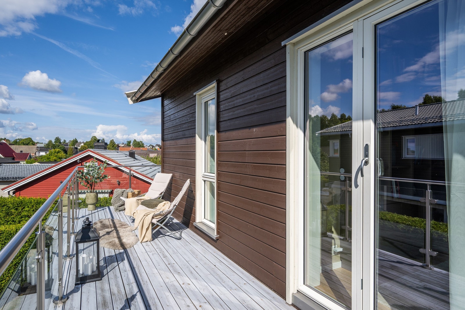 Fra stuen er det utgang til balkong. Galleribilde